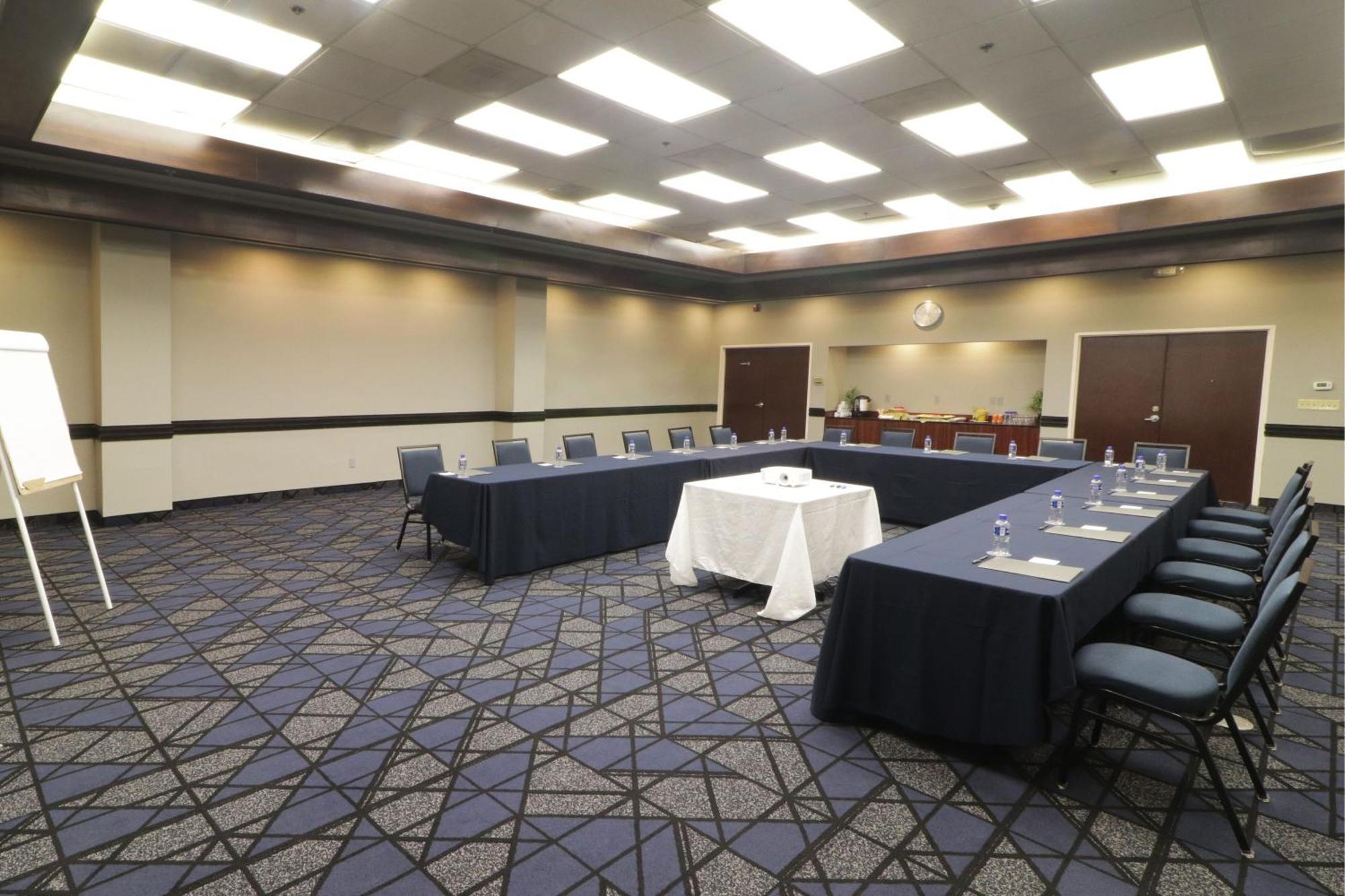 Courtyard Monterrey Airport Hotel 4*