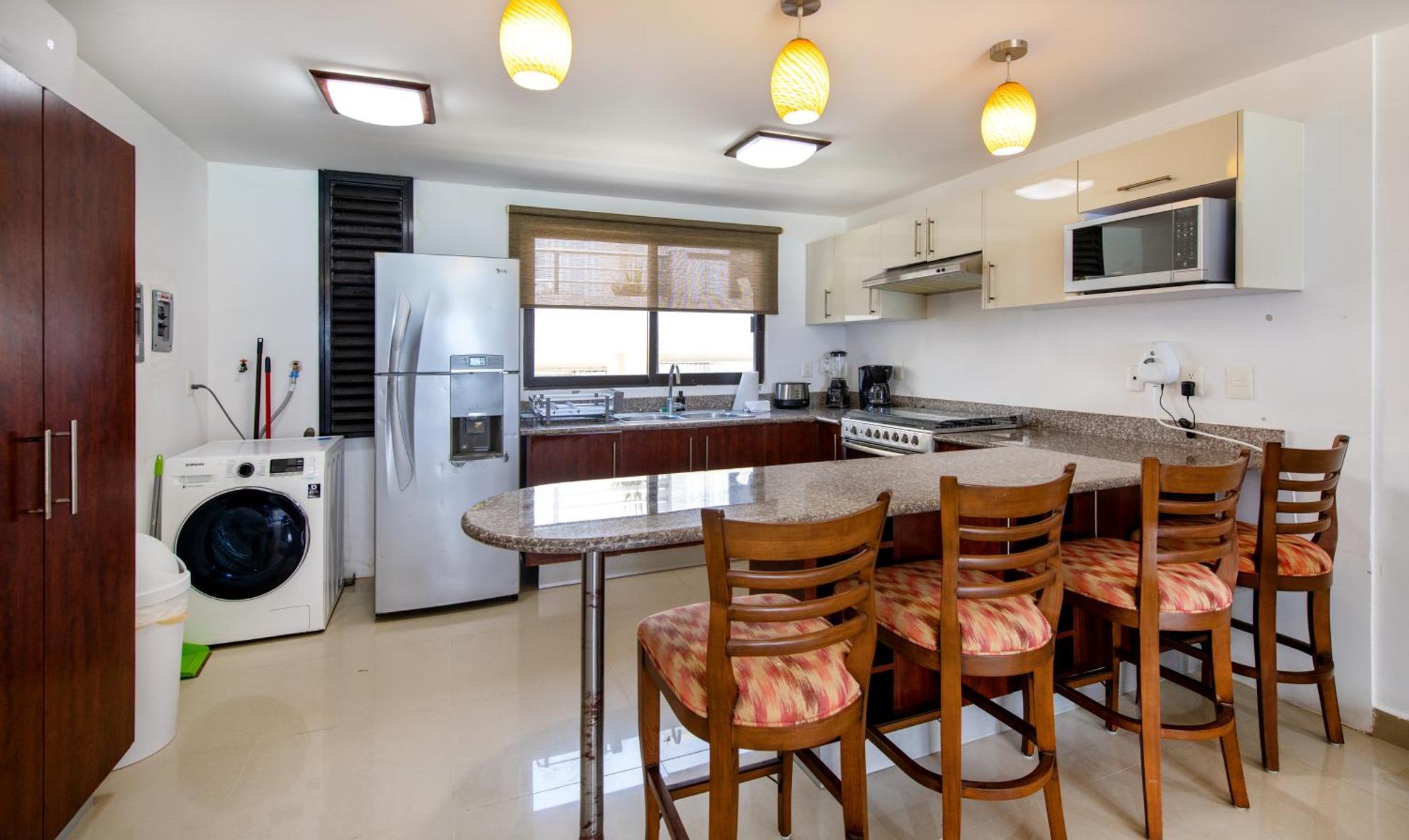 Family Vacations Ocean View Apartment *