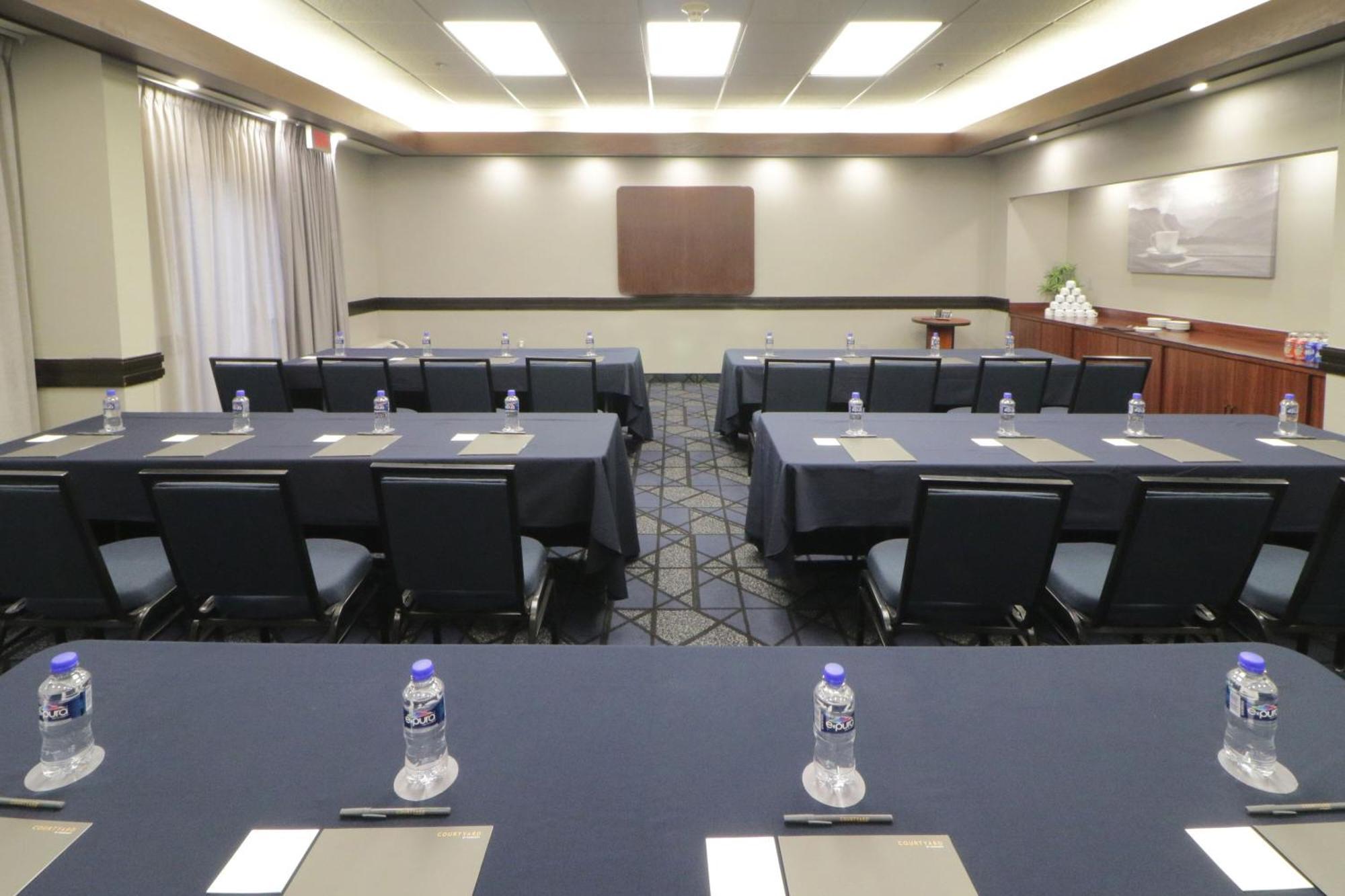 Courtyard Monterrey Airport 4* Apodaca
