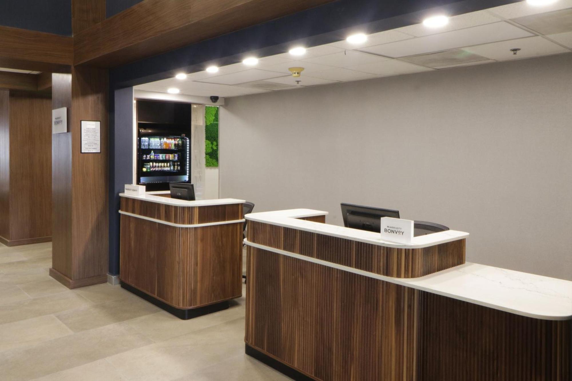 Hotel Courtyard Monterrey Airport 4*