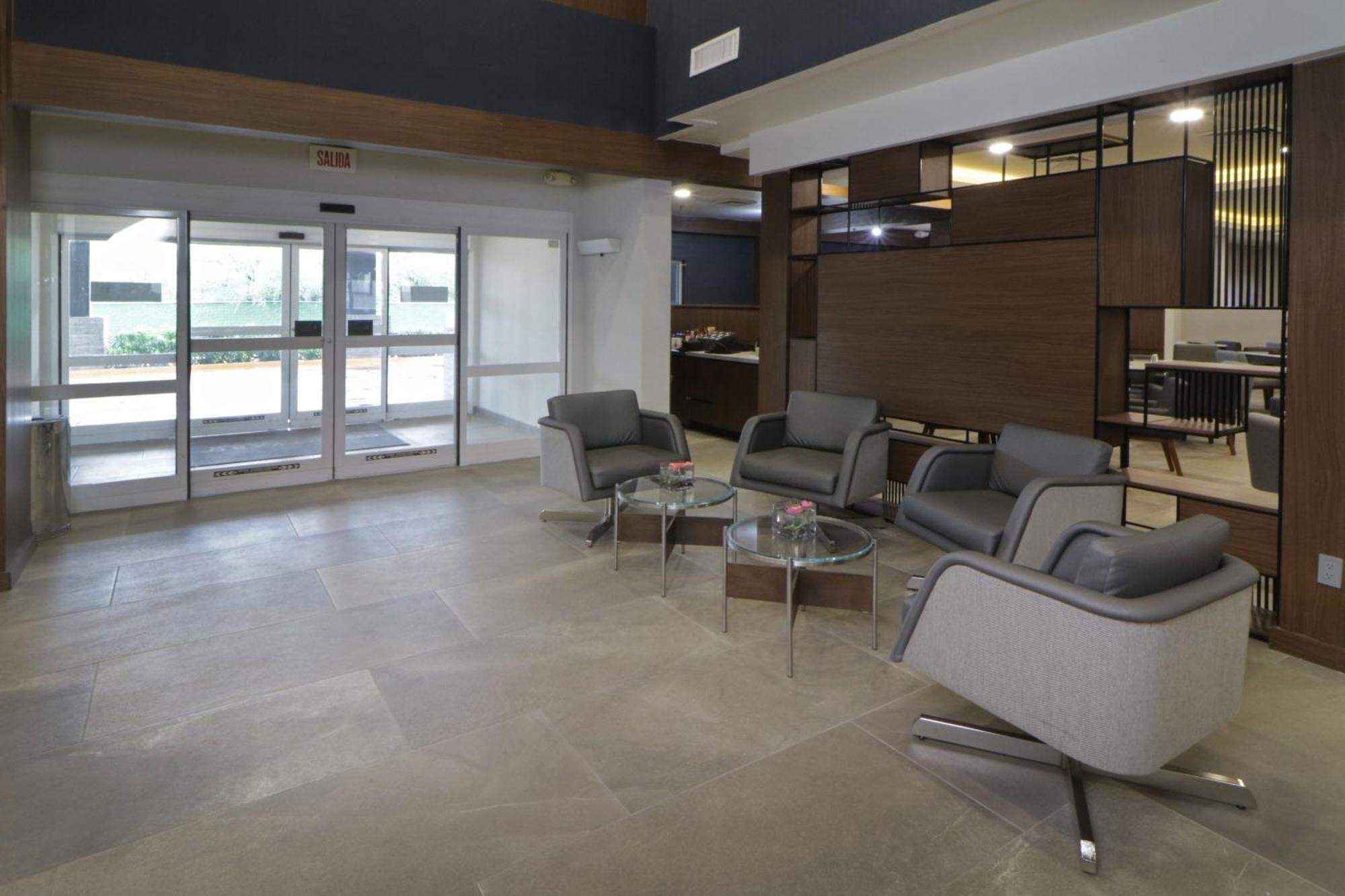 Courtyard Monterrey Airport Hotel 4*