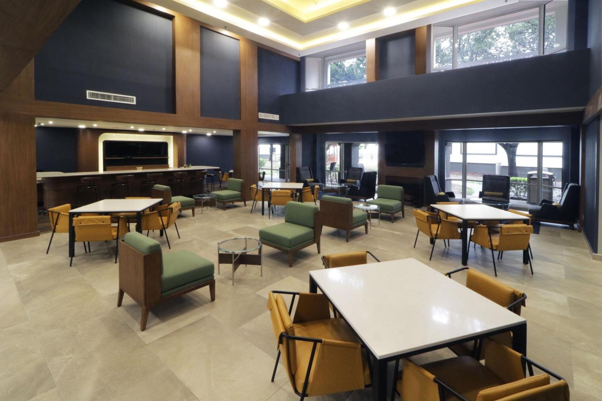 Courtyard Monterrey Airport 4*