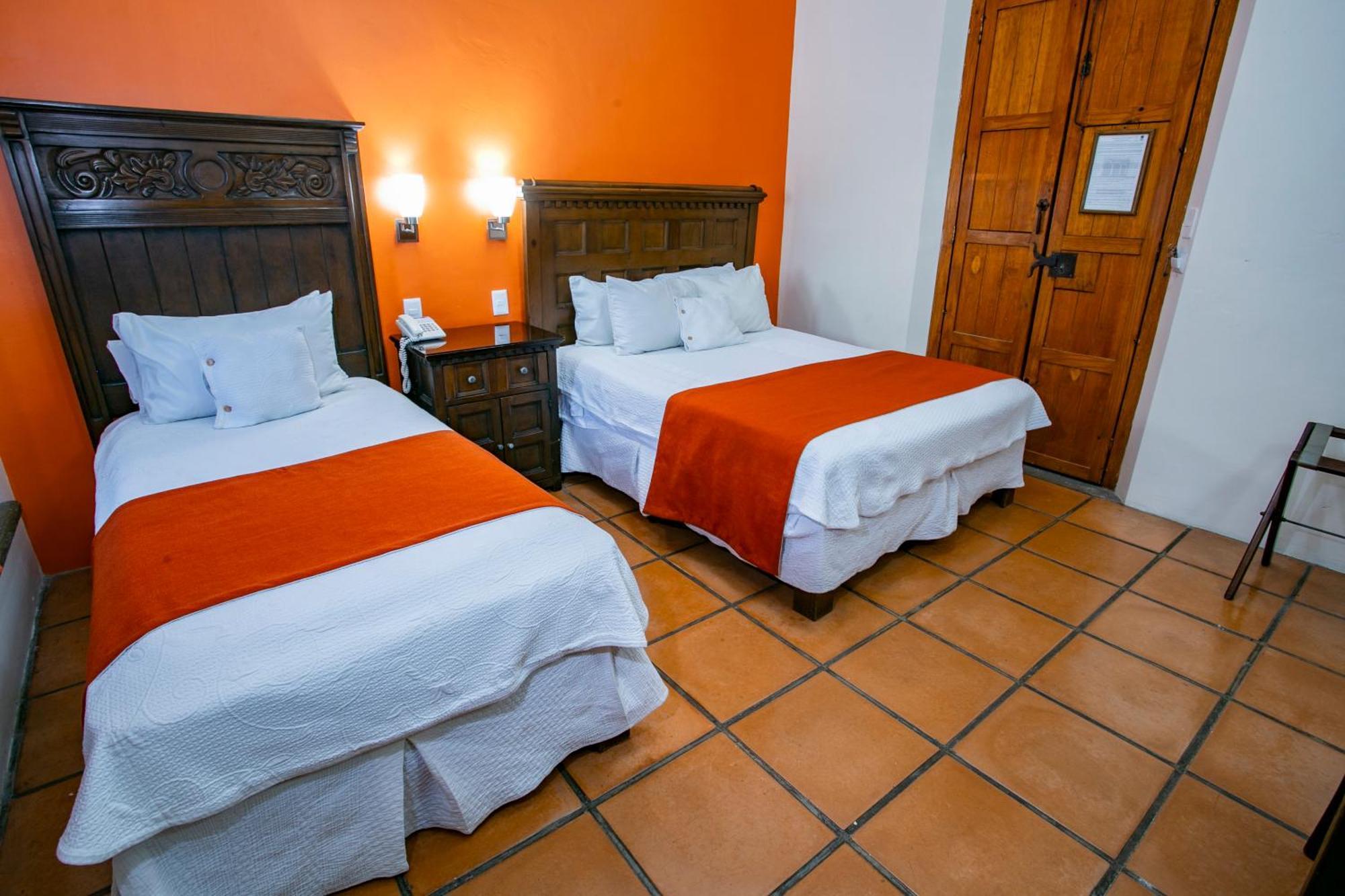 Hotel La Casa De Patios &