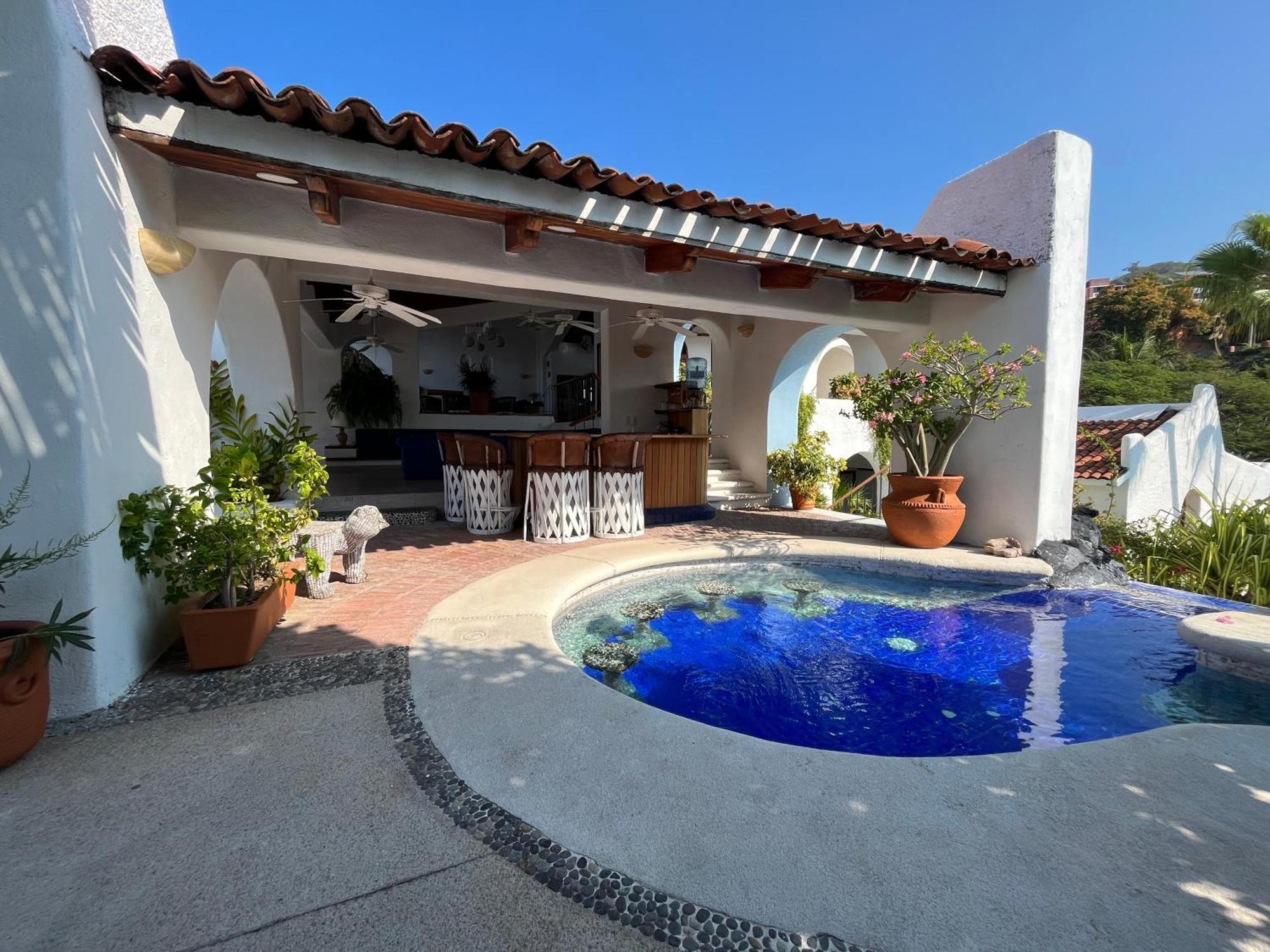 De La Roca Zihuatanejo