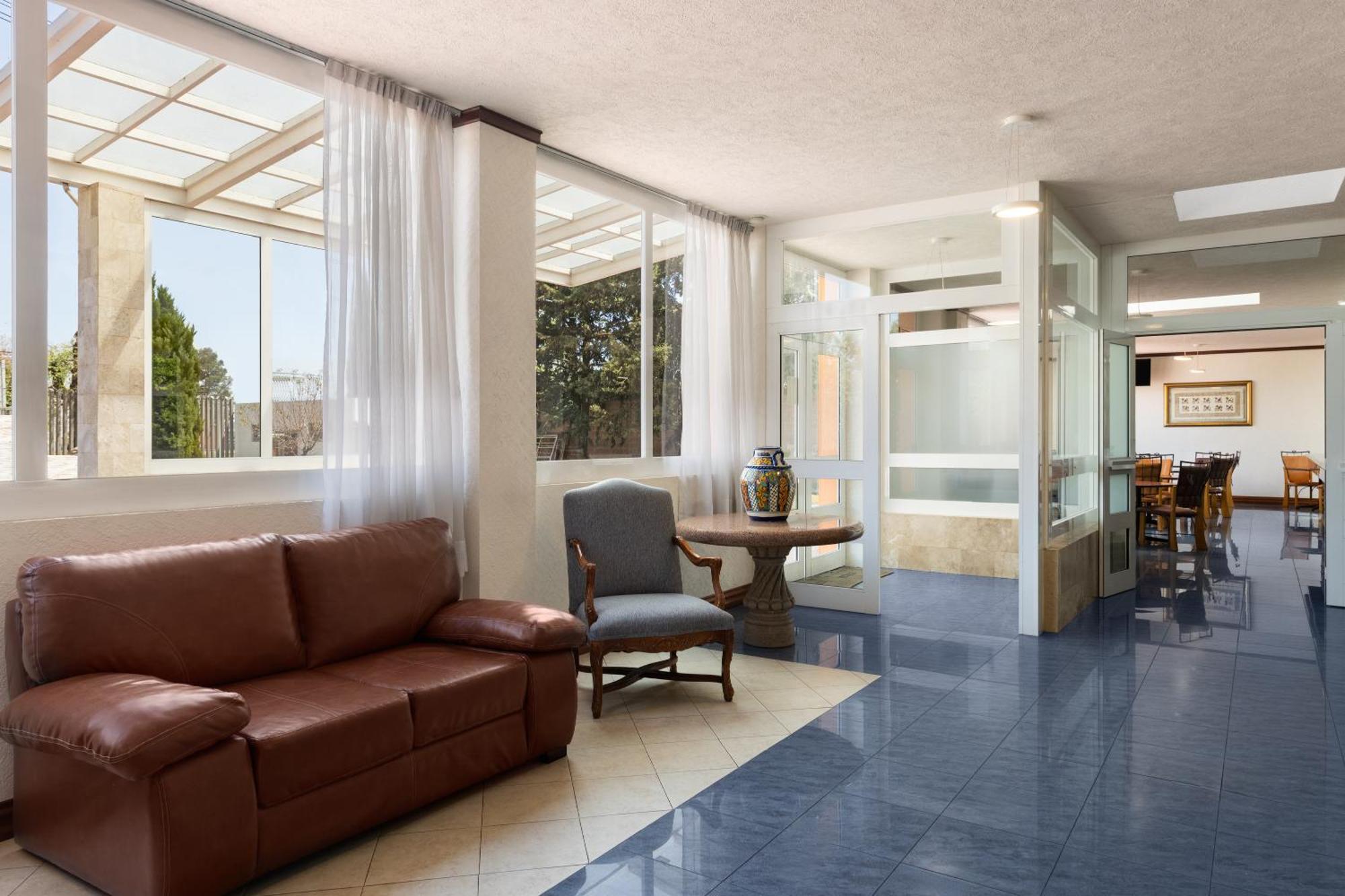 Howard Johnson By Wyndham