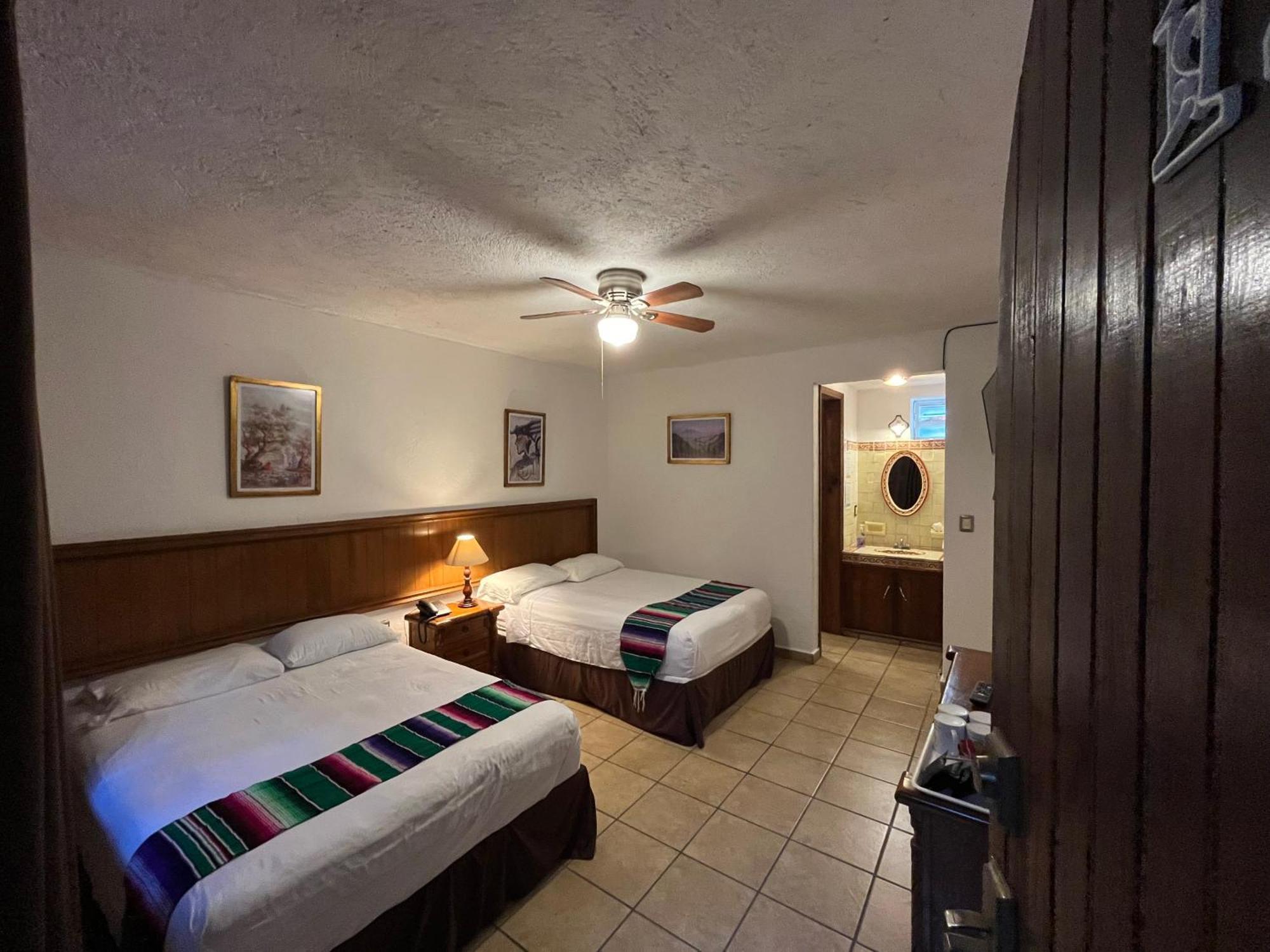 Hotel Hacienda Ventana Del Cielo 3*