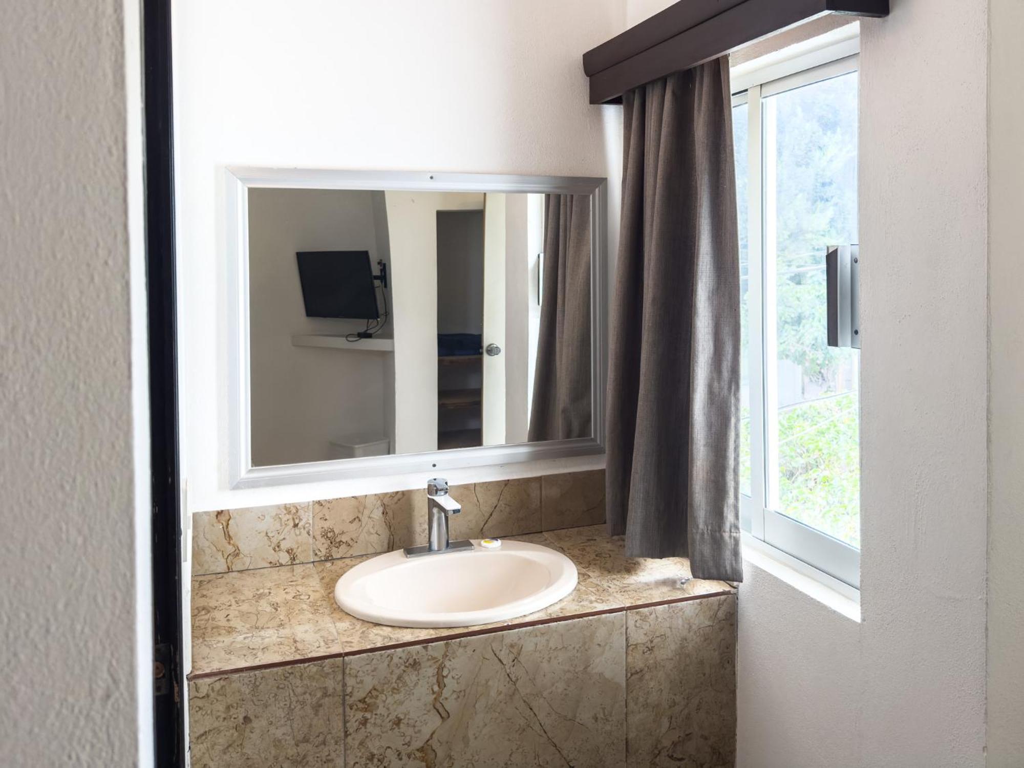 Eco Bay Hotel 3*
