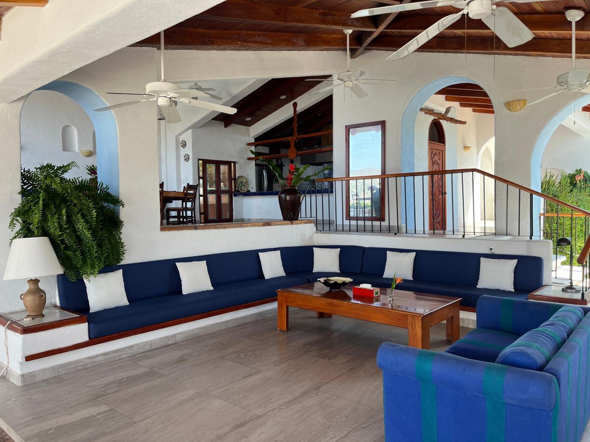 Bed & Breakfast De La Roca Zihuatanejo