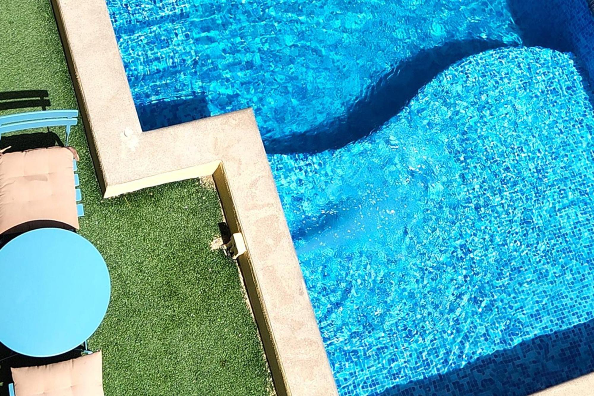 Law's Paradise Pool *