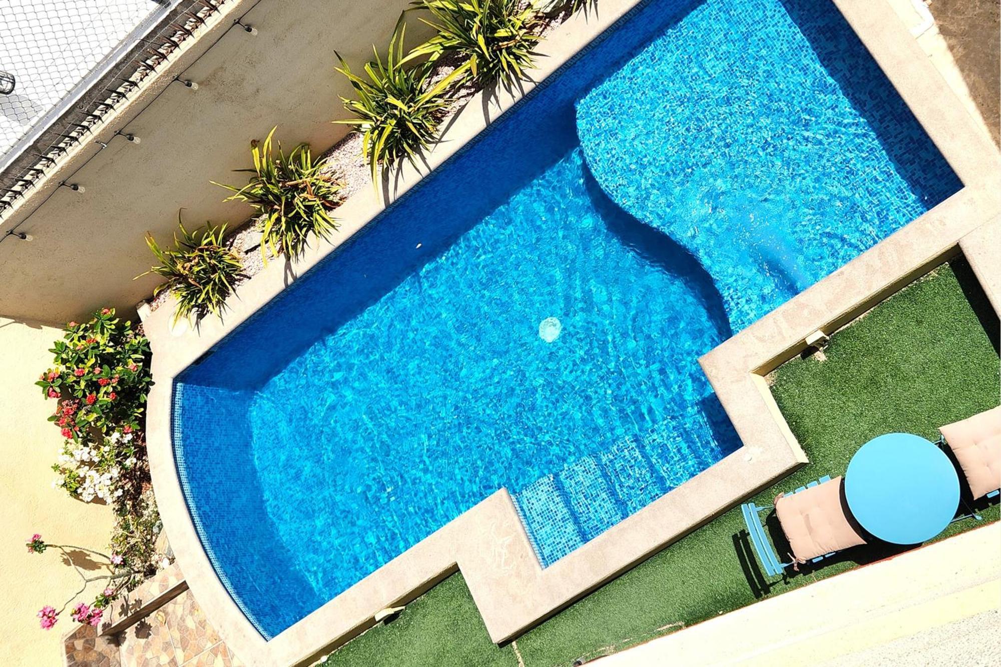 Holiday home Law's Paradise Pool