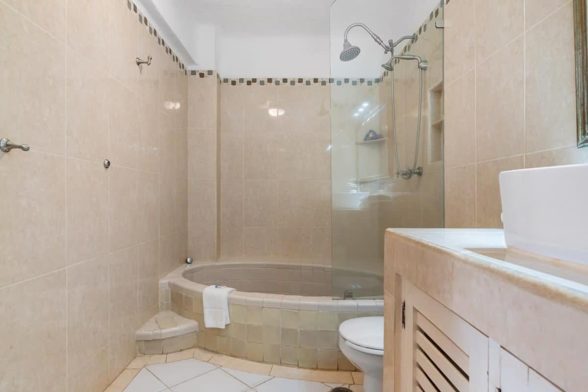 Ocean View 2br Condo-balcony-beach-pool Apartment *