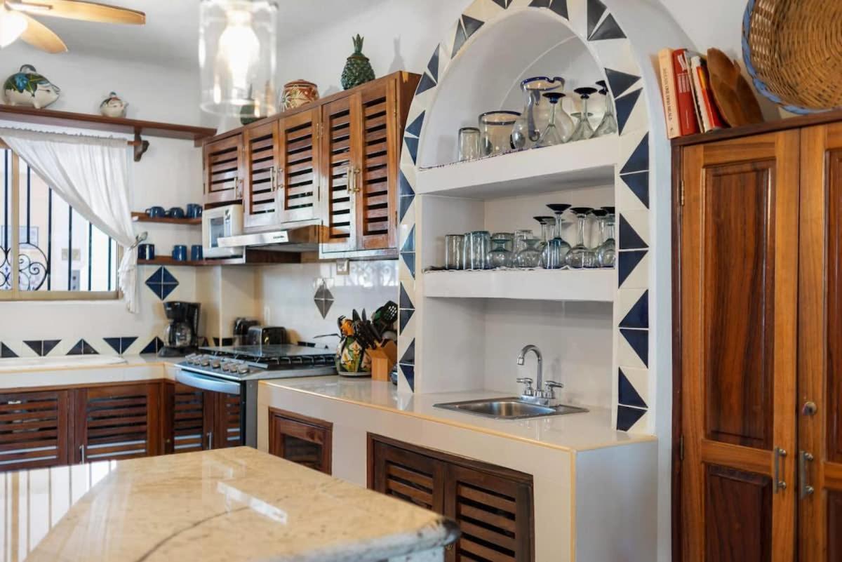 Apartment Ocean View 2br Condo-balcony-beach-pool *