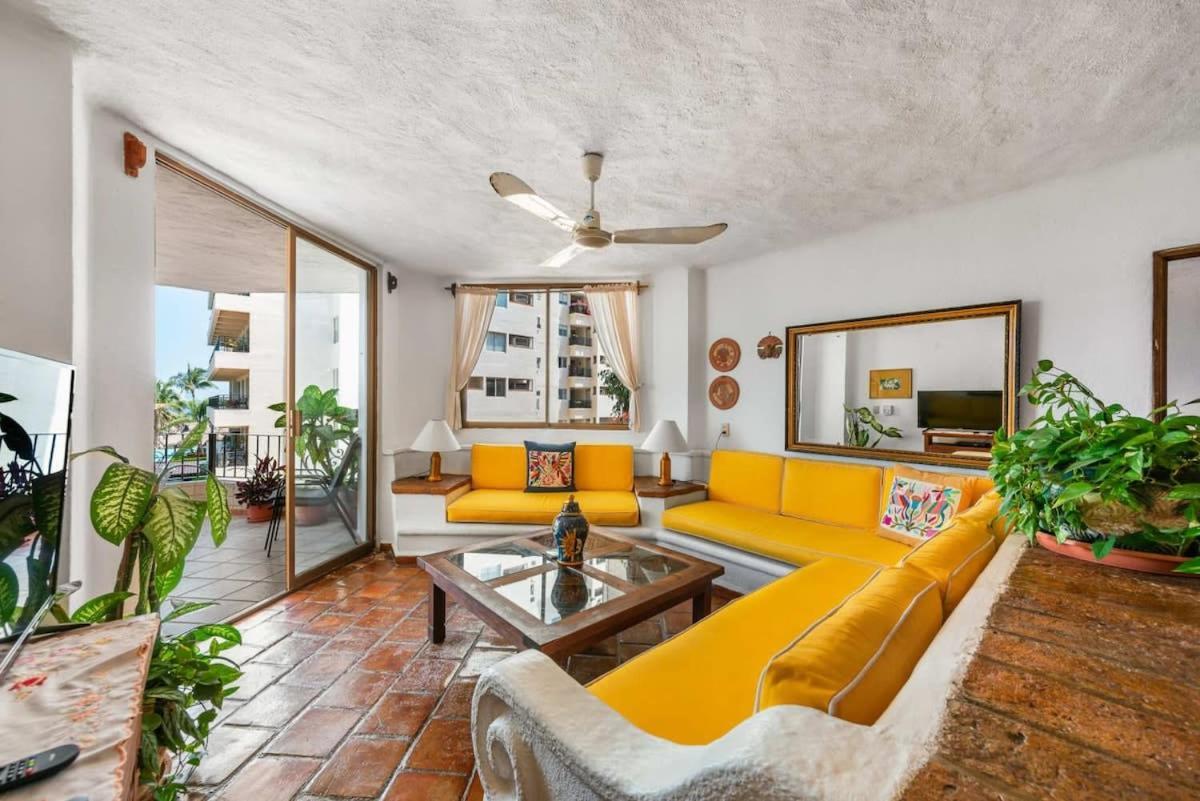 Apartment Ocean View 2br Condo-balcony-beach-pool