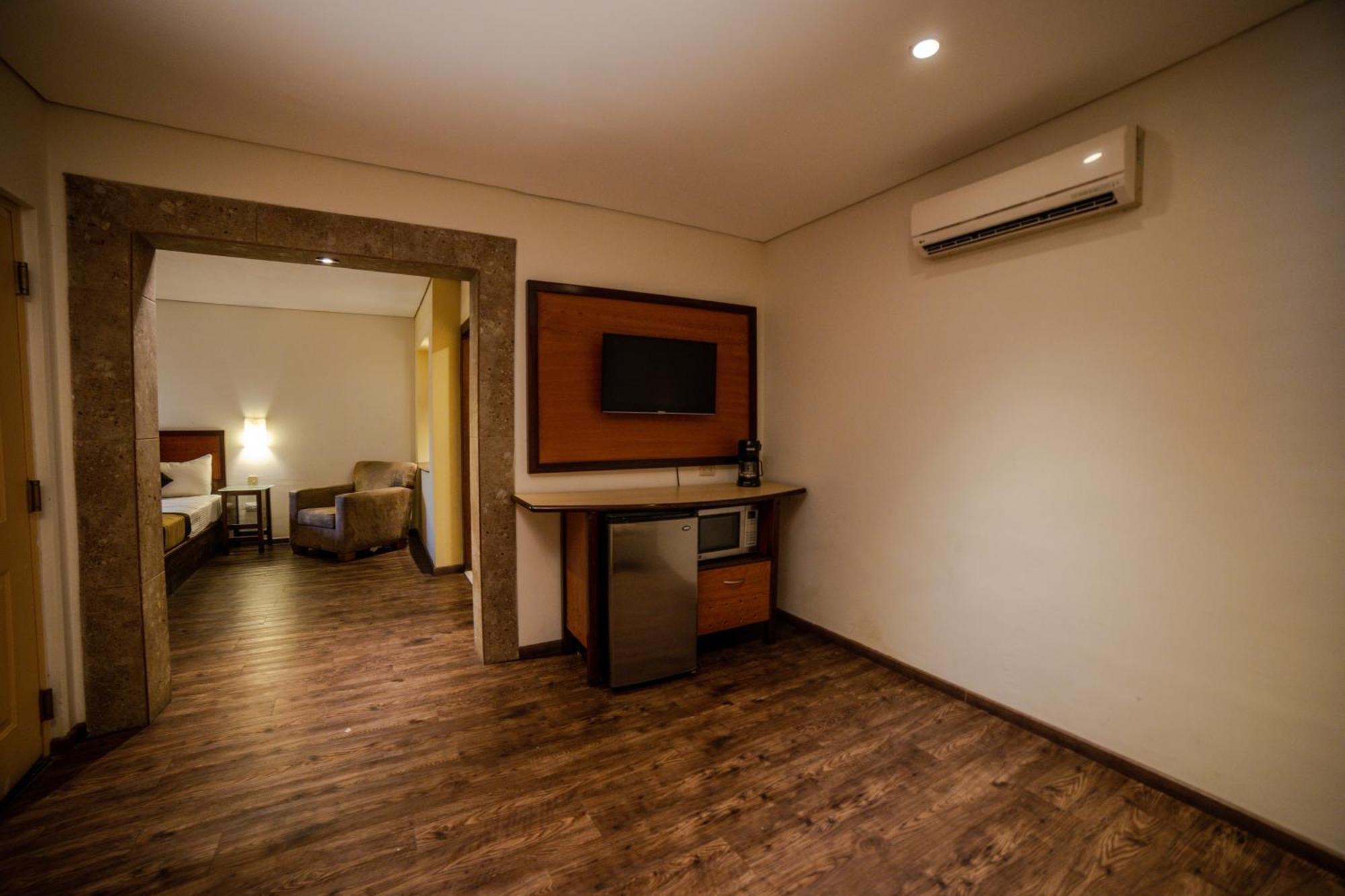 Colonial 3*