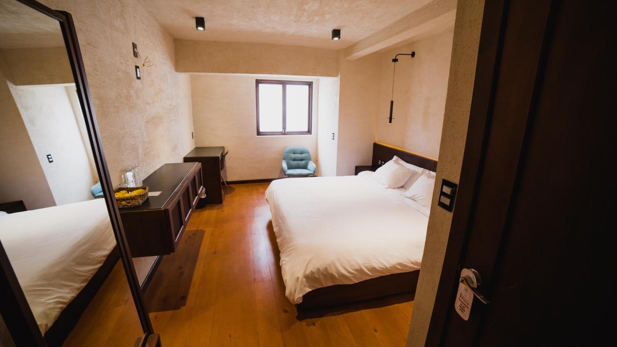 Puerta Vieja Hostel *