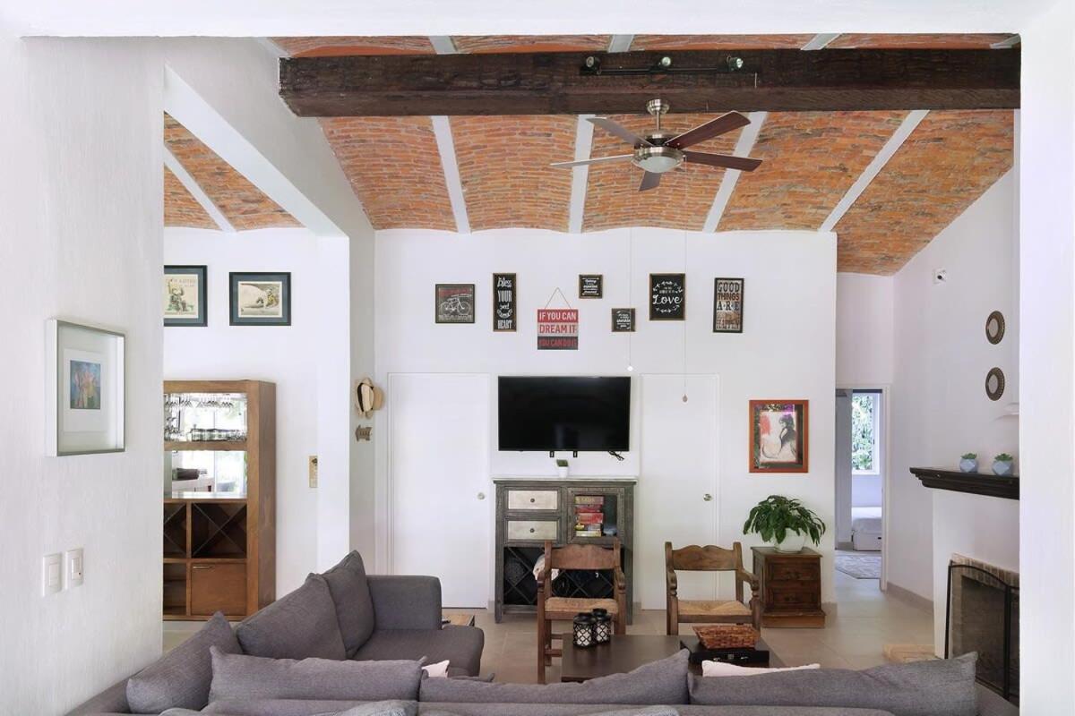 Welcome To Cristy 3-br 3 5-wc In The La Floresta Area Villa *