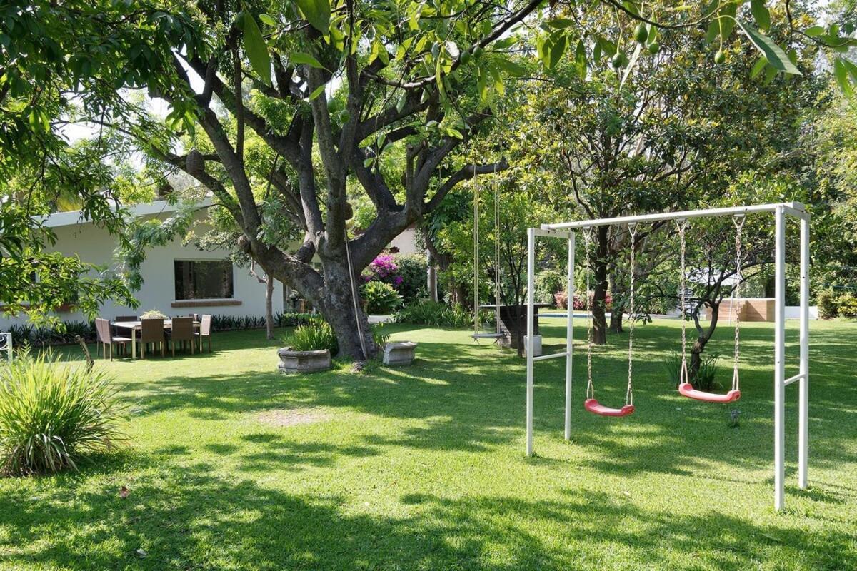 Welcome To Cristy 3-br 3 5-wc In The La Floresta Area Villa