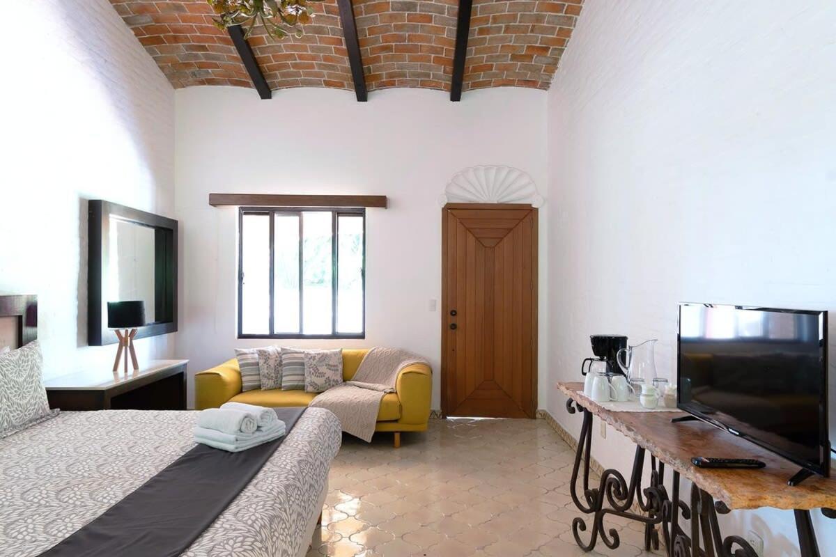 3 Bedroom Spacious With Pool & View Villa Ajijic