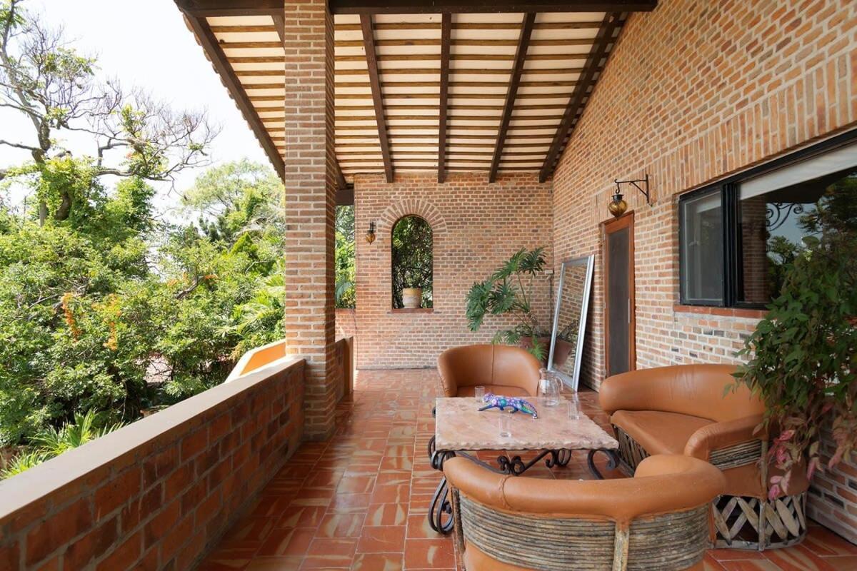 3 Bedroom Spacious With Pool & View *