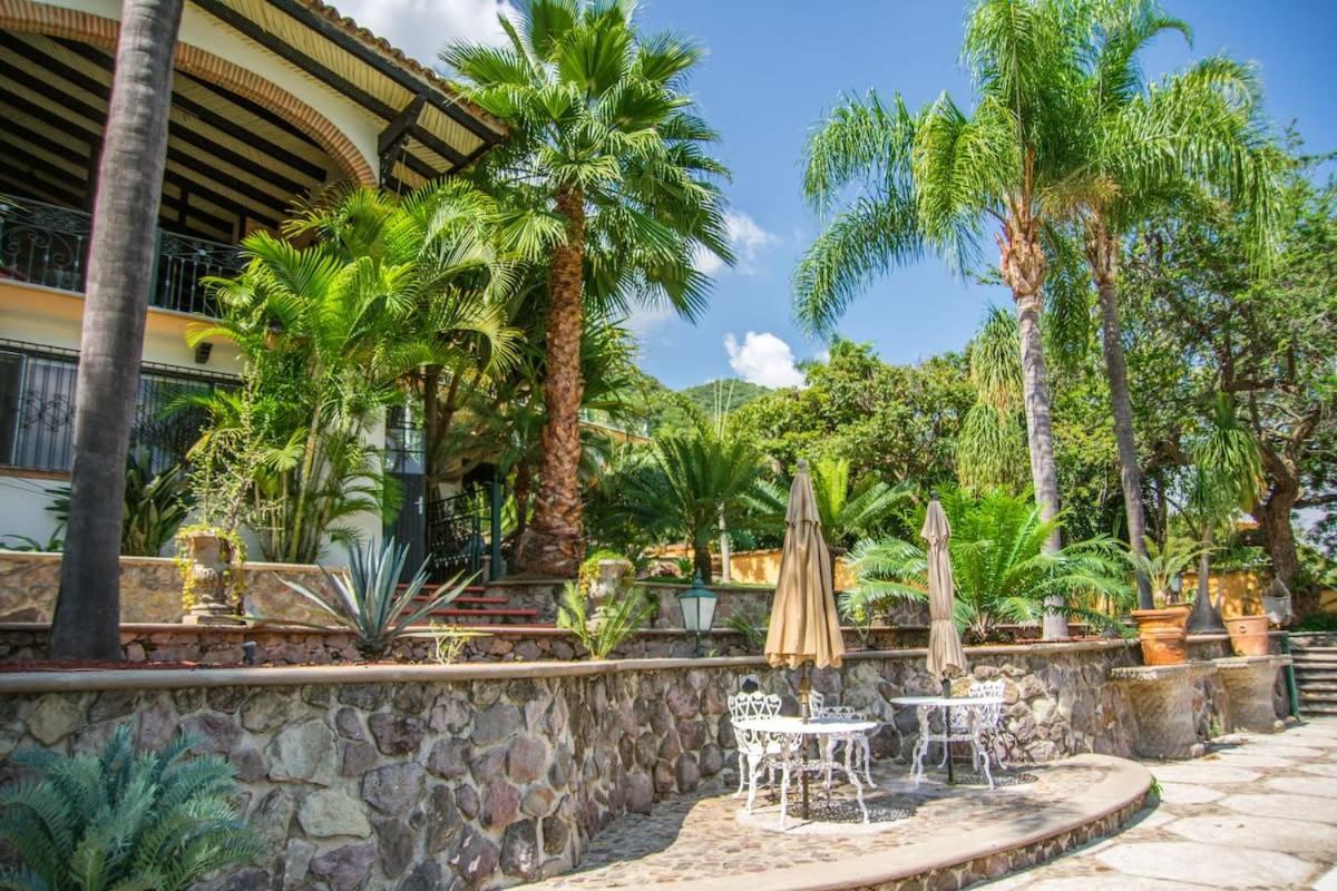 3 Bedroom Spacious With Pool & View *