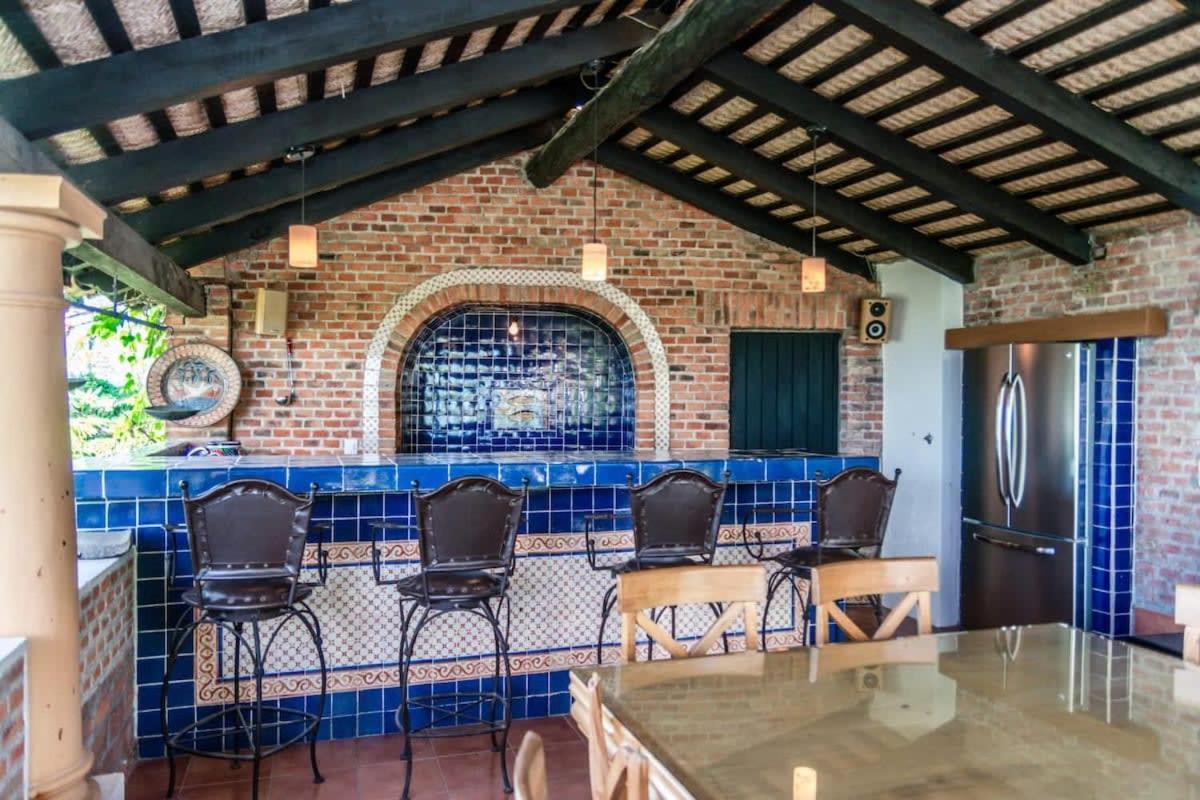3 Bedroom Spacious With Pool & View