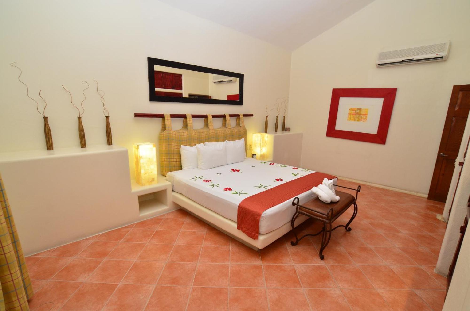 Hotel Pacifica Ixtapa 5*