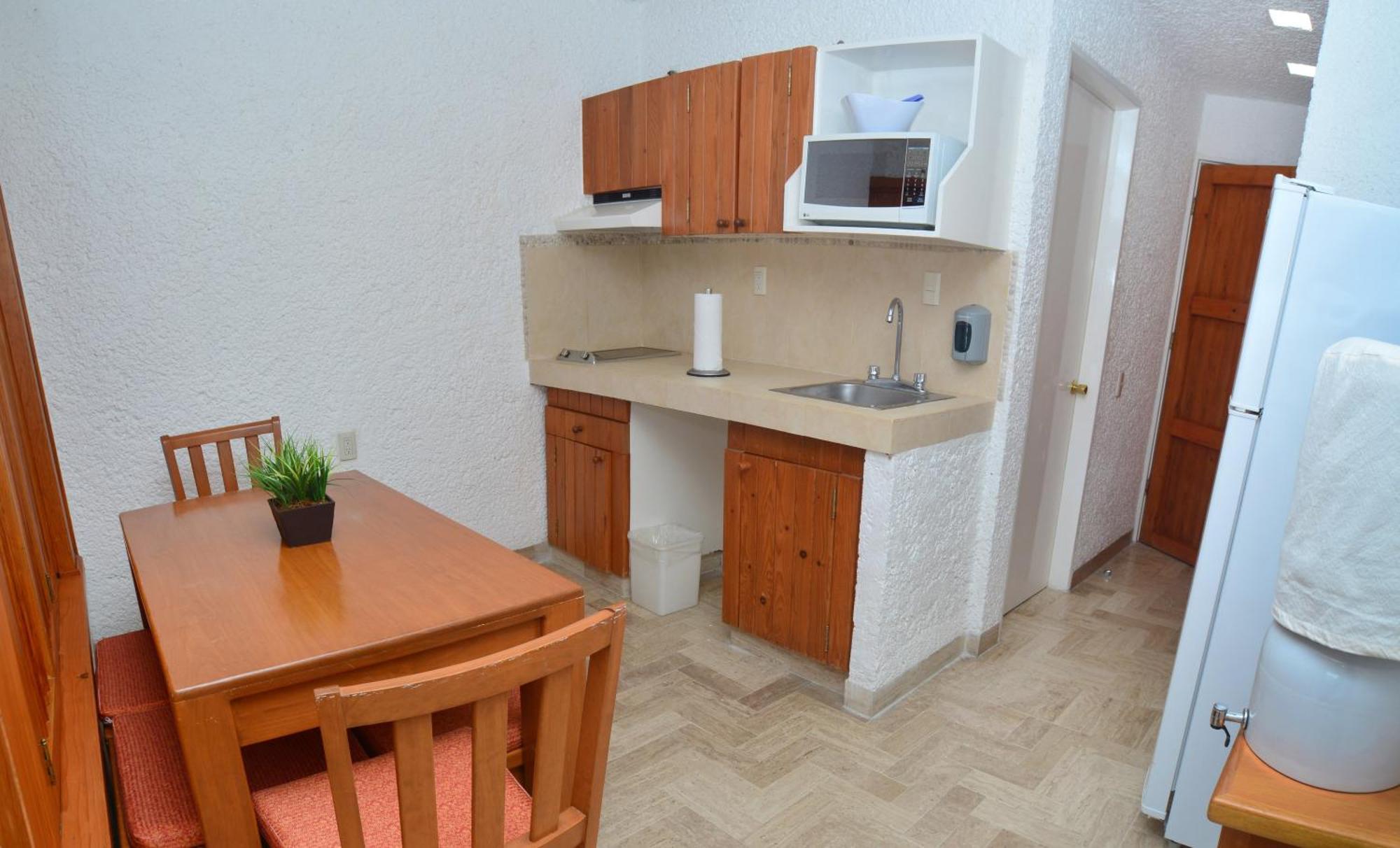 Hotel Pacifica Ixtapa 5*