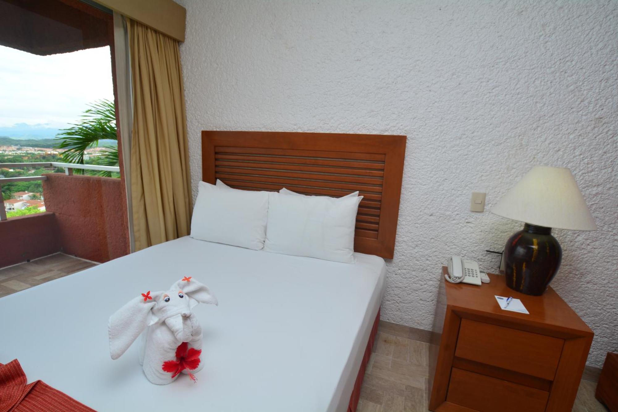 Hotel Pacifica Ixtapa 5*
