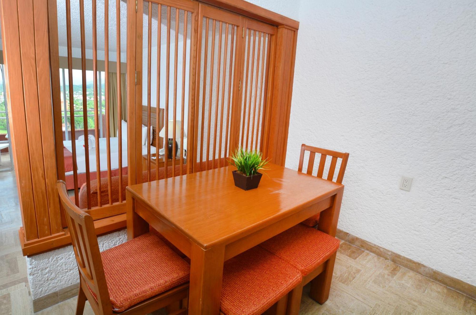 Hotel Pacifica Ixtapa 5*