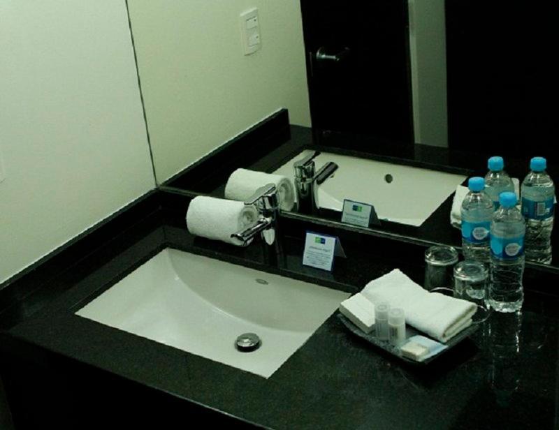 Hotel Express Galerias Metepec By Ihg