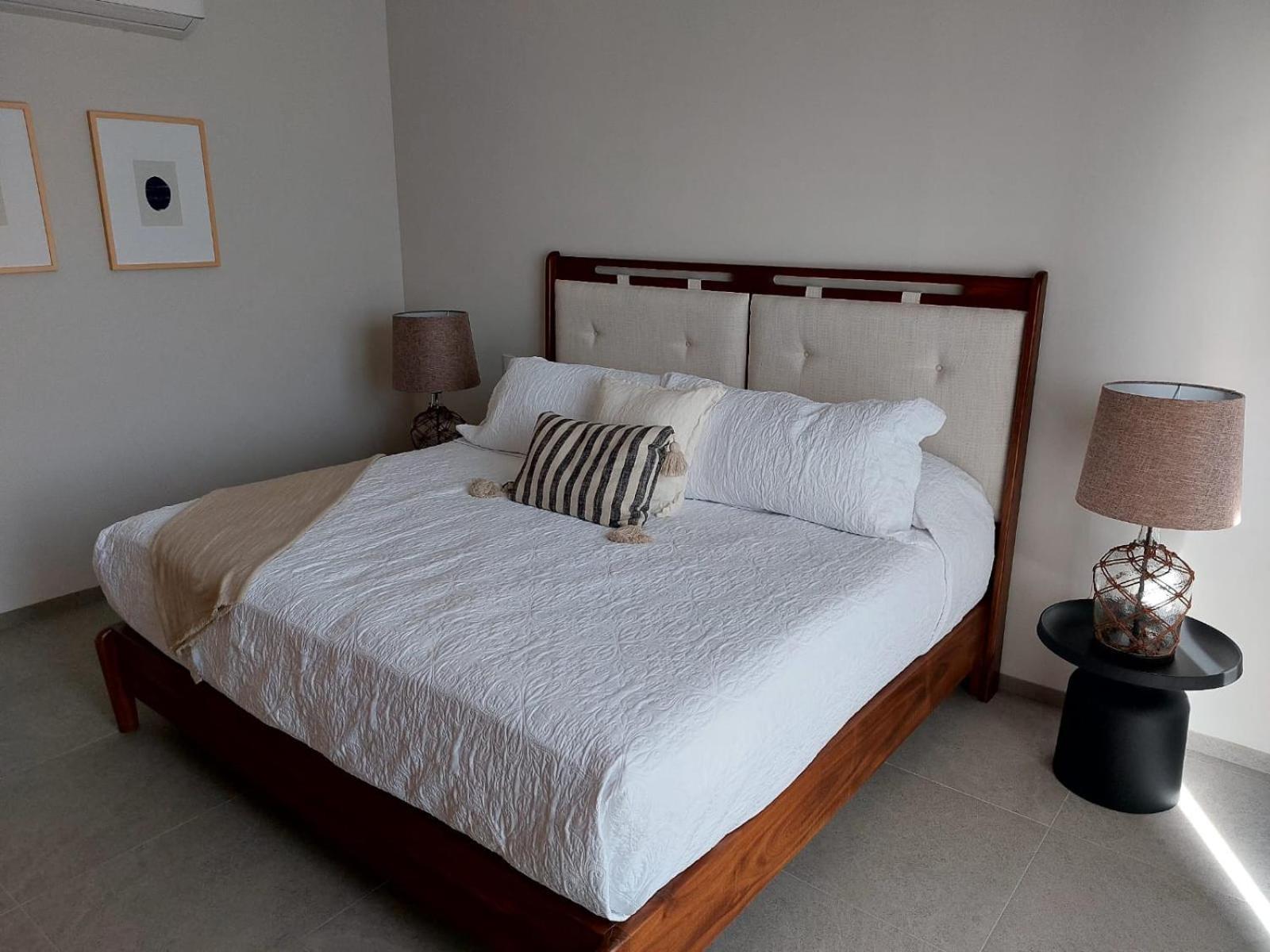 105 Downtown, Rooftop - Ocean View Apartment *