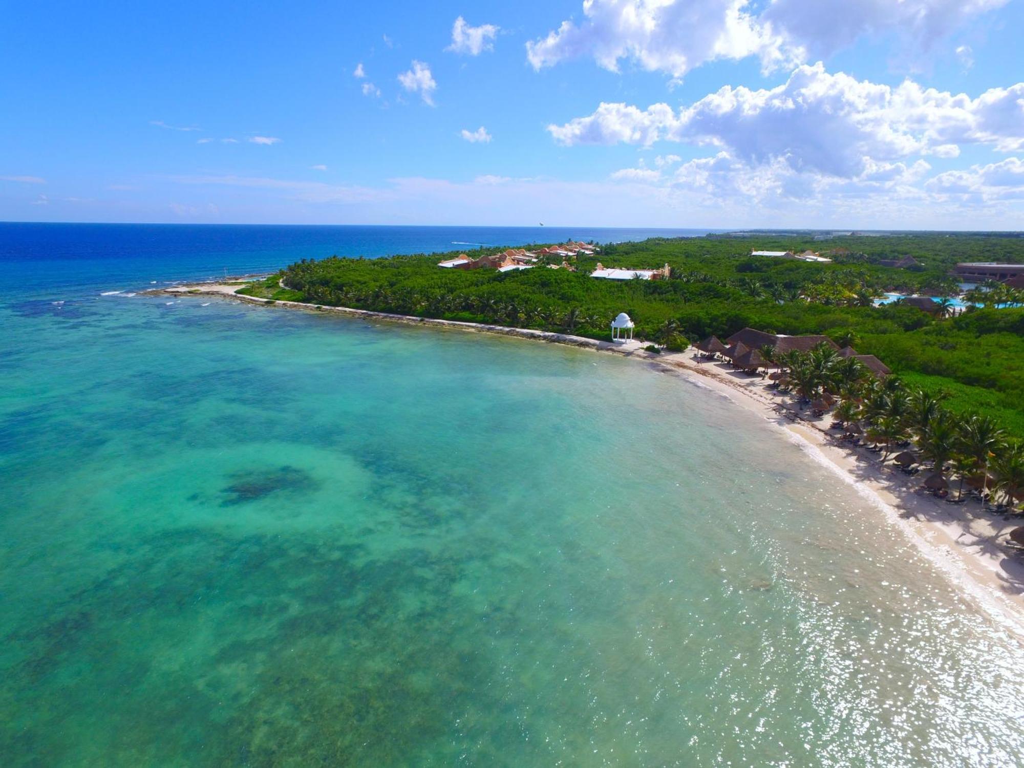Resort Grand Palladium White &