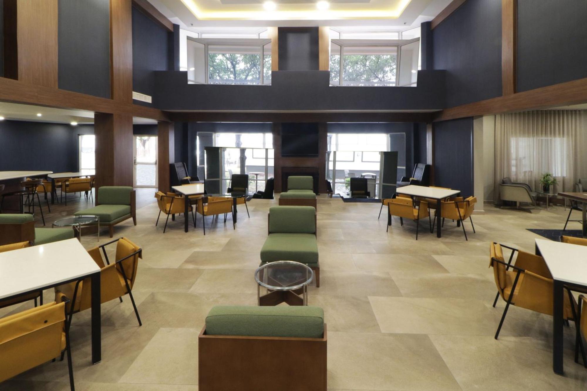 Hotel Courtyard Monterrey Airport 4*
