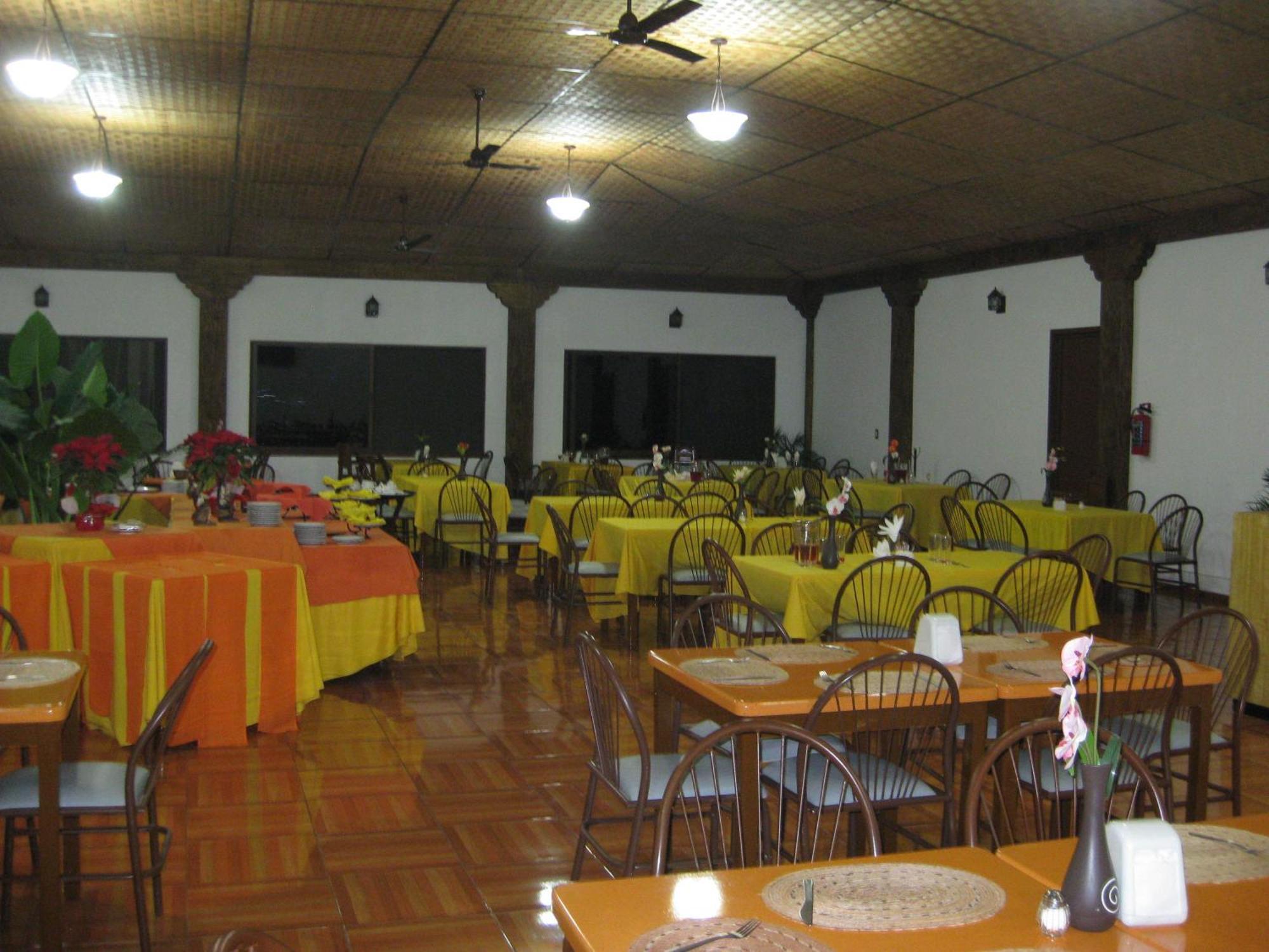 Dorados Conventions & 4*