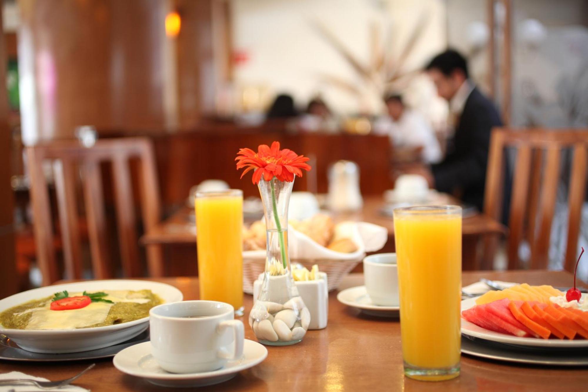 Emily Hotel Pachuca