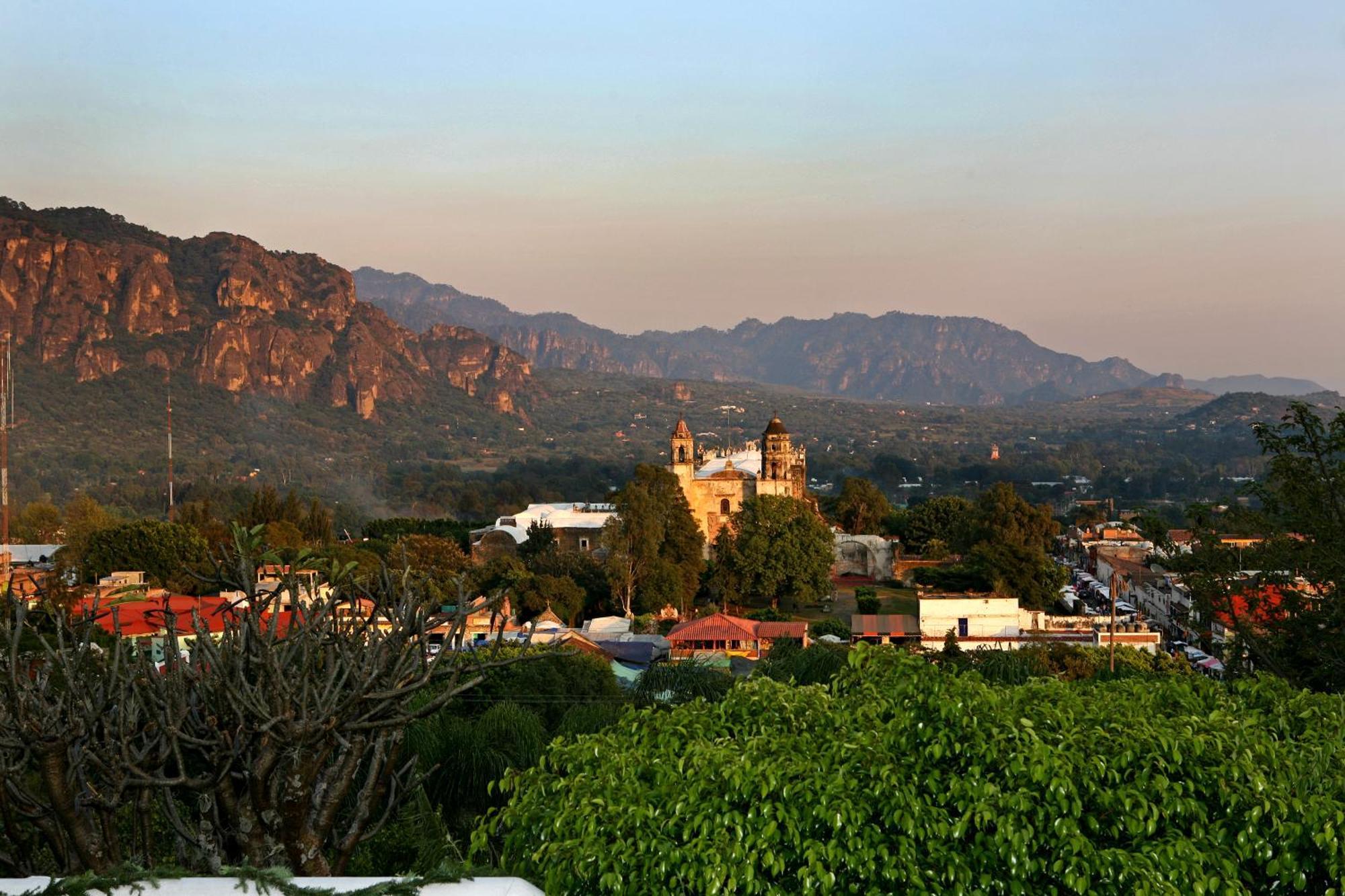 Del Tepozteco - & Gallery