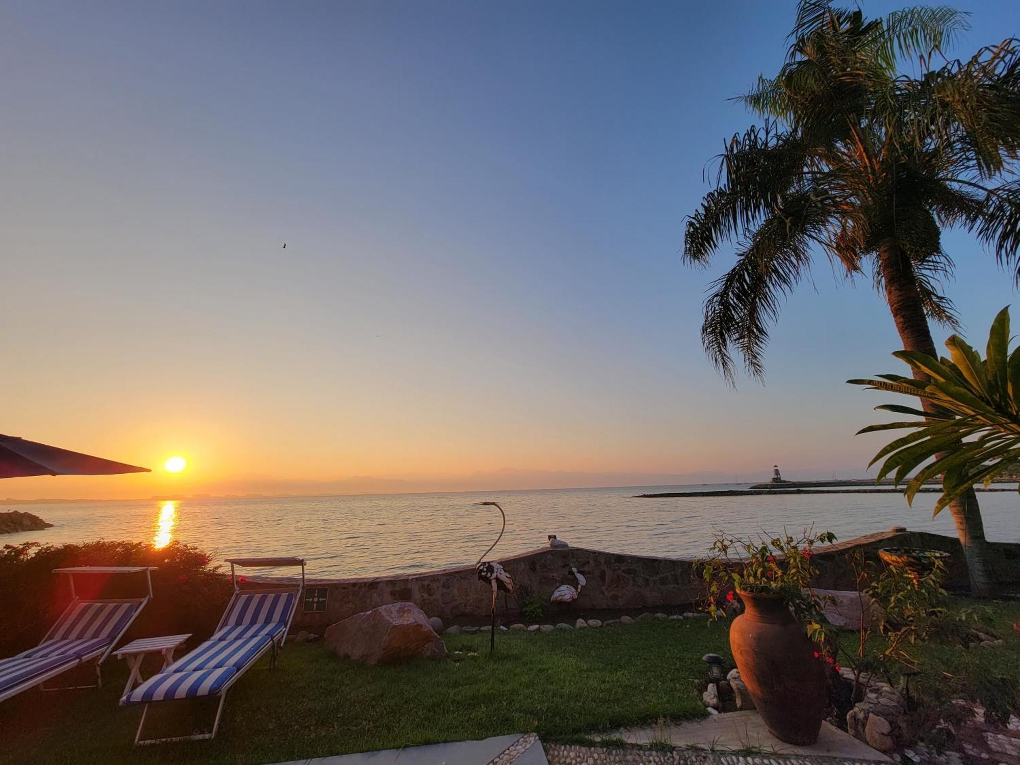 Jardin Del Mar La Cruz de Huanacaxtle