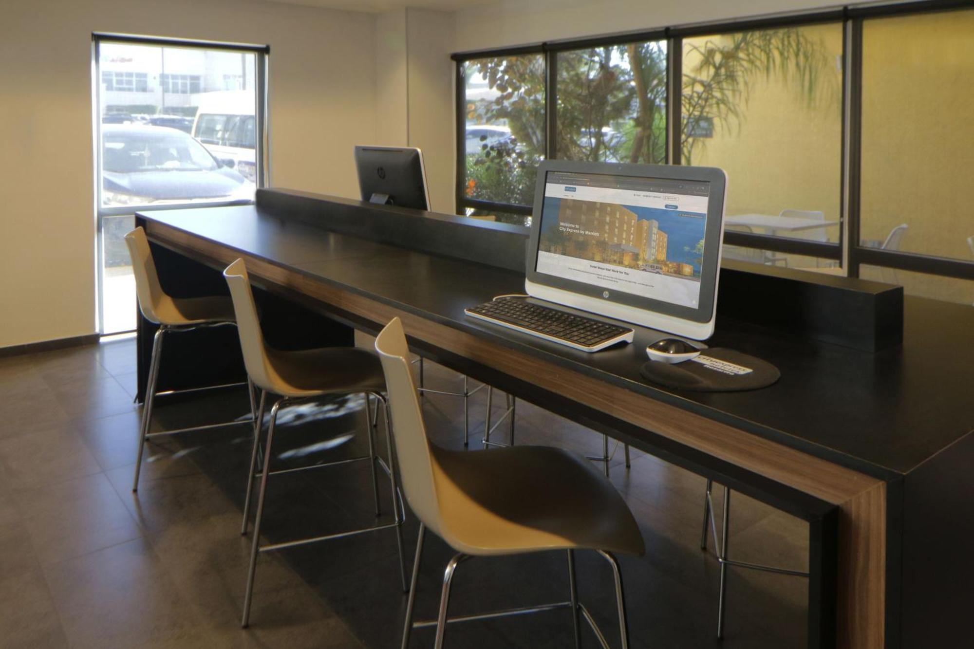 Hotel Express By Marriott Rosarito