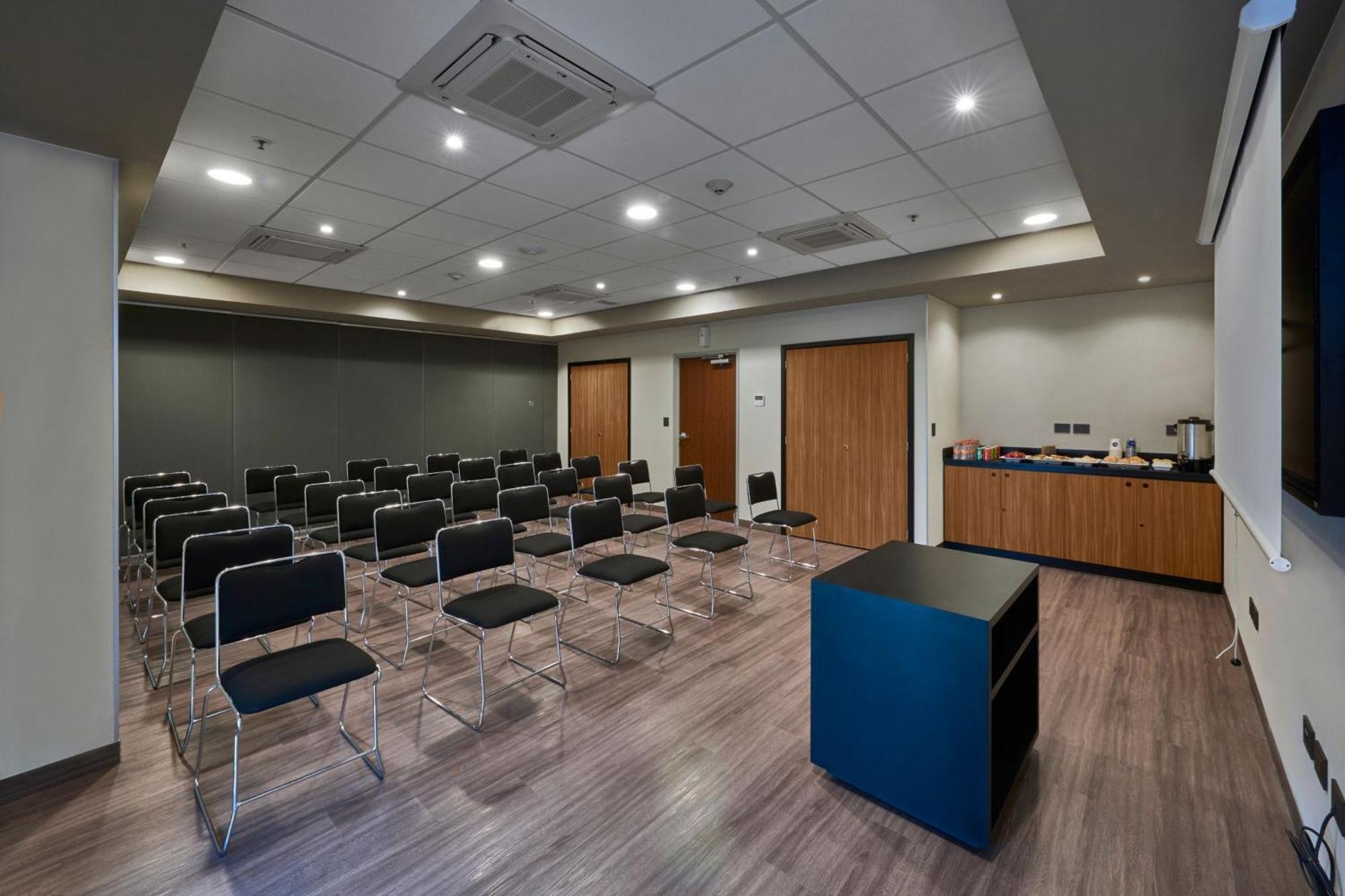 Hotel Express By Marriott Rosarito