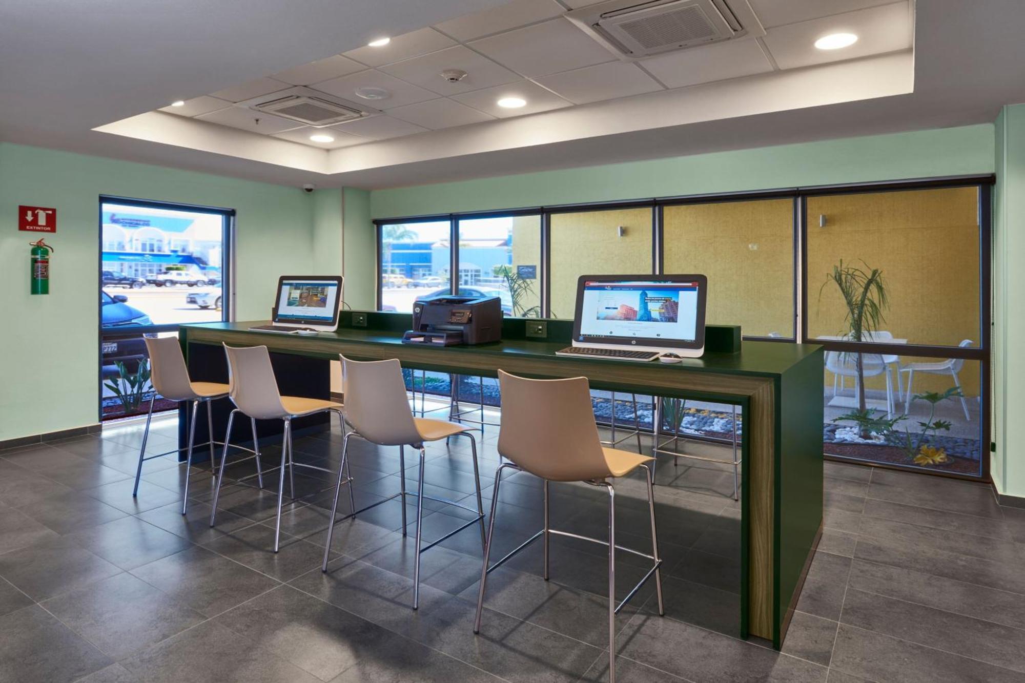 Express By Marriott Hotel 4*