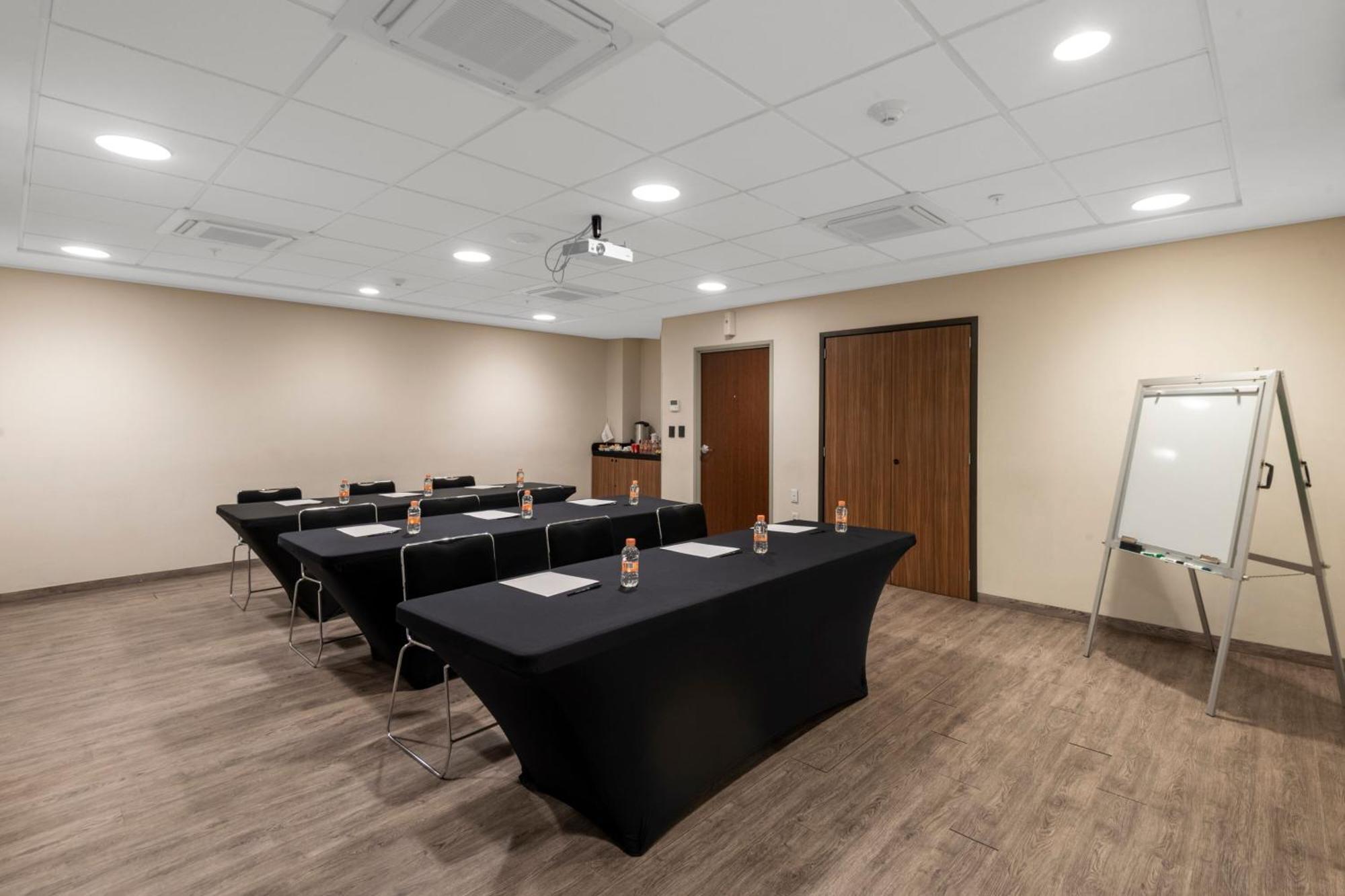 Hotel City Express By Marriott Chihuahua 4*