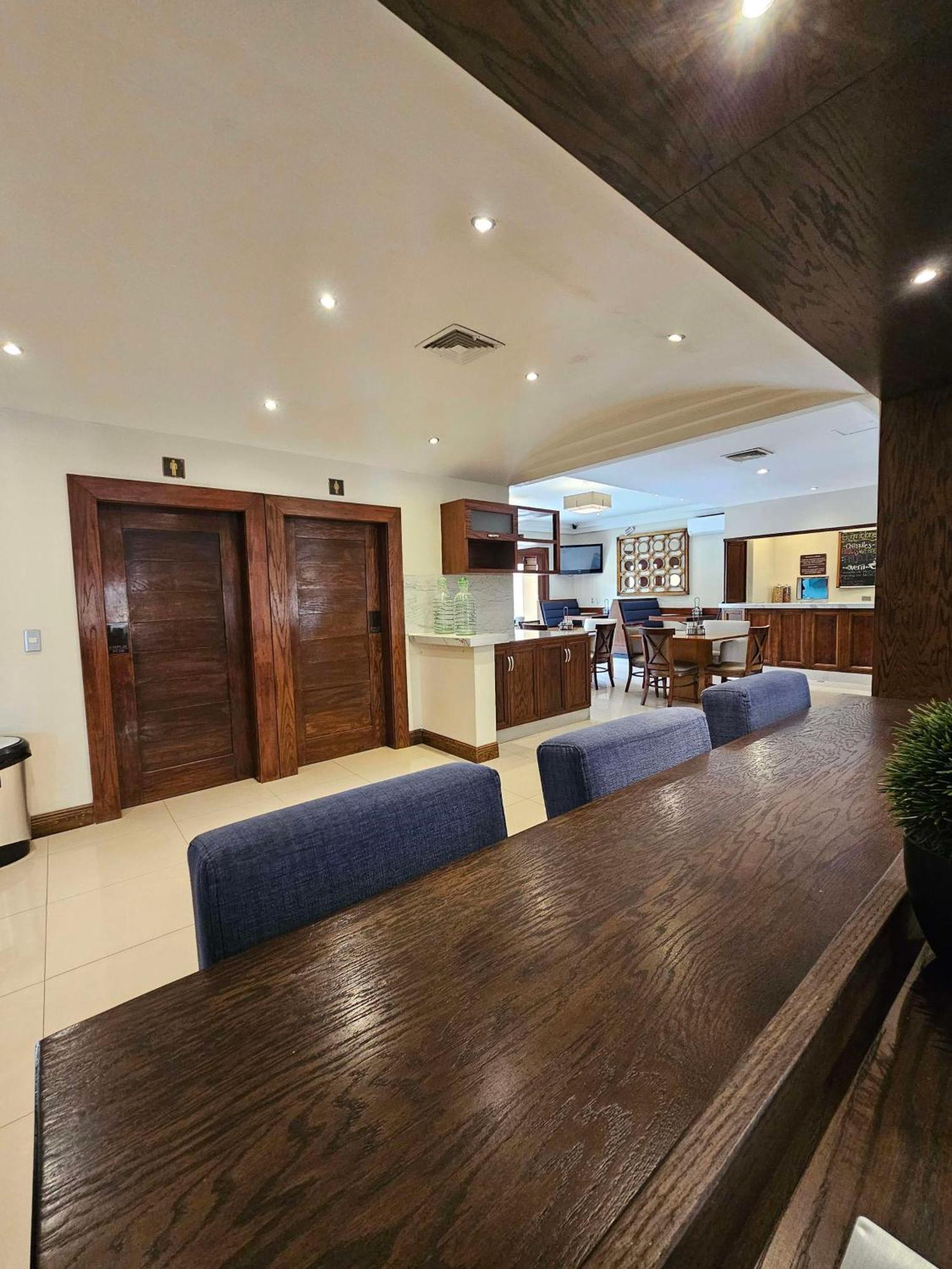Western Aeropuerto 4*