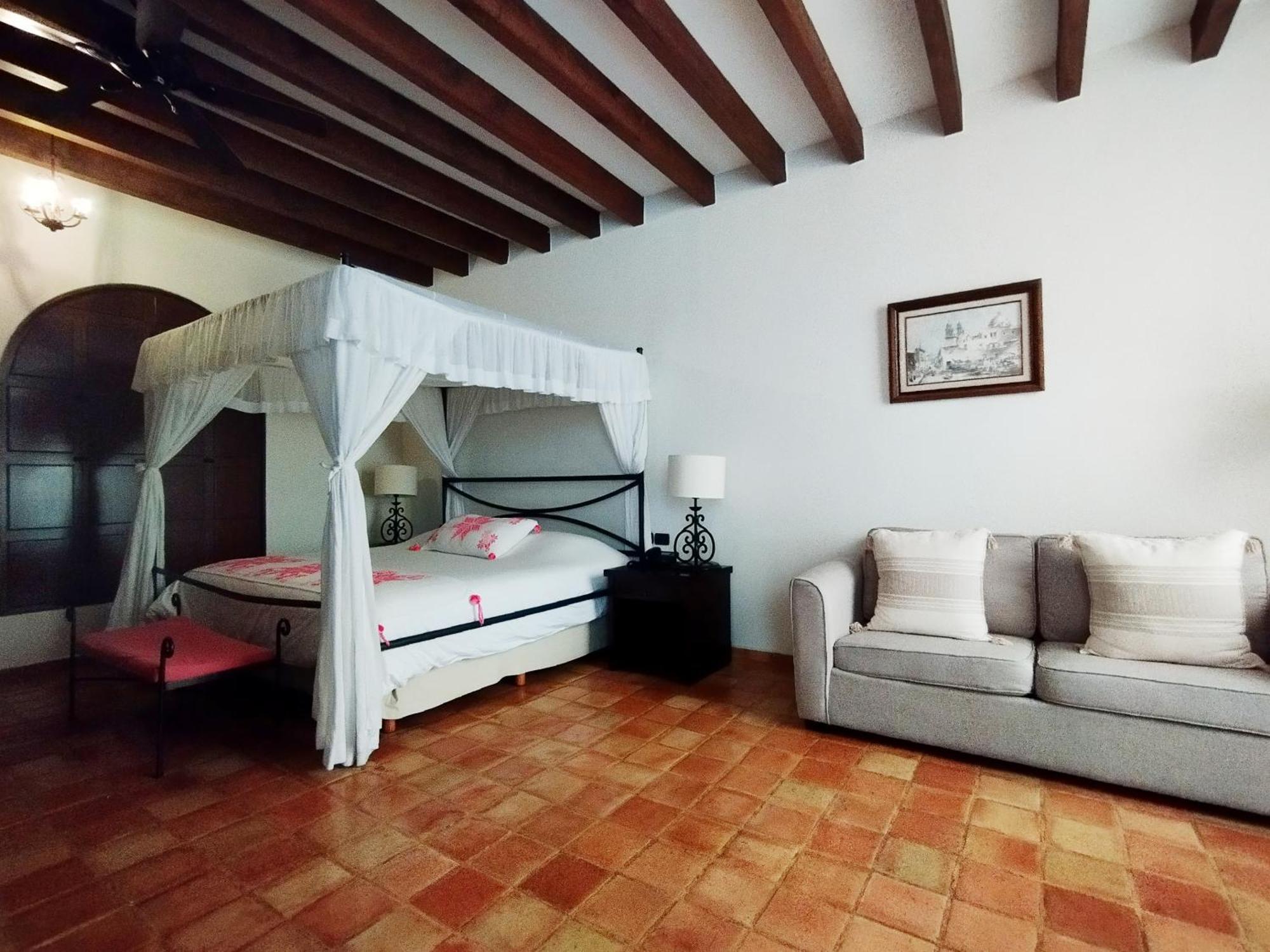 Guaycura Boutique Hotel, Club & Hotel 3*