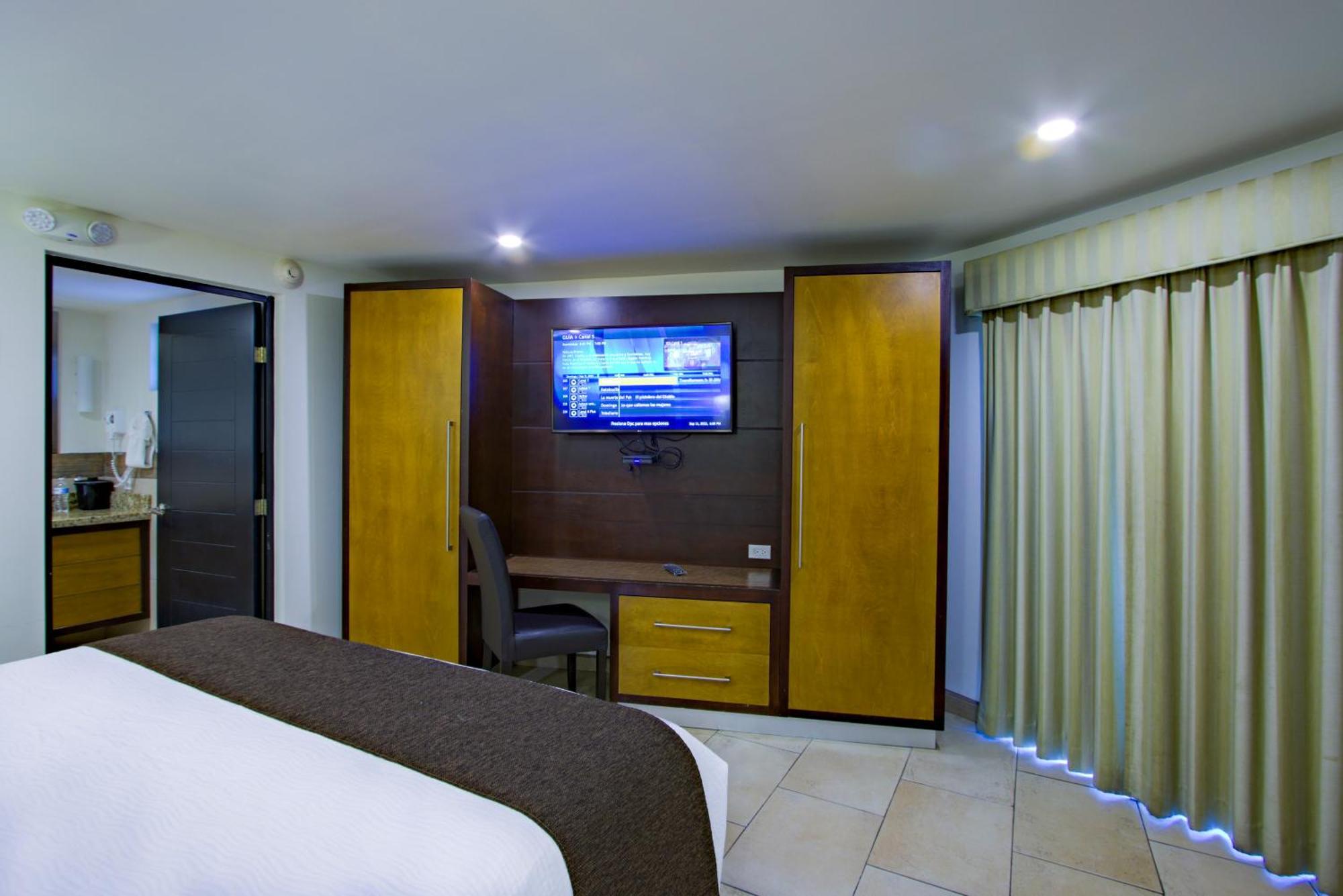 Hotel La Pinta 3*