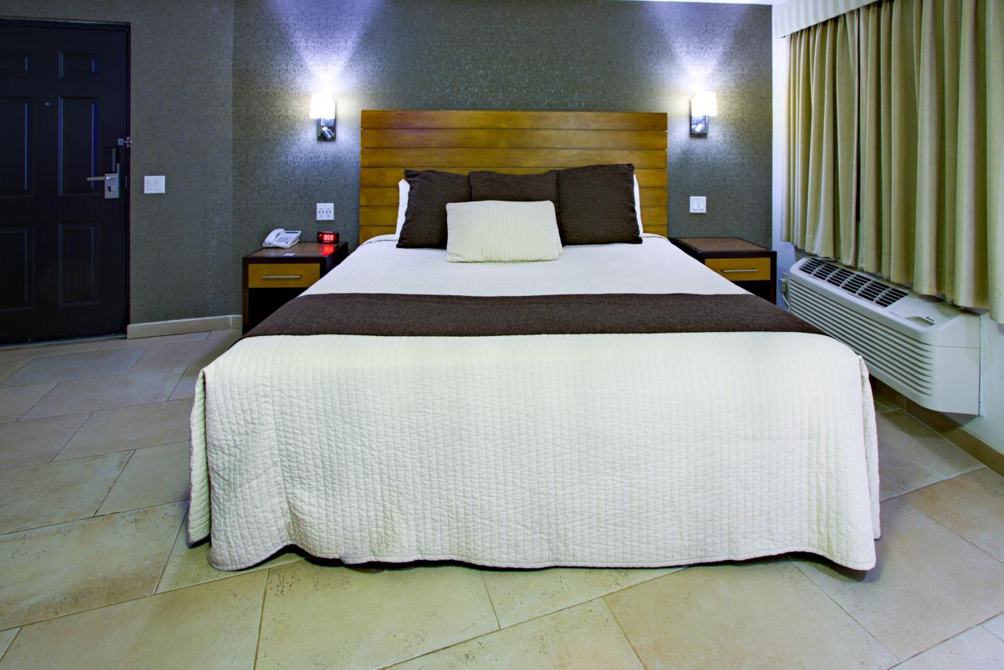 La Pinta Hotel