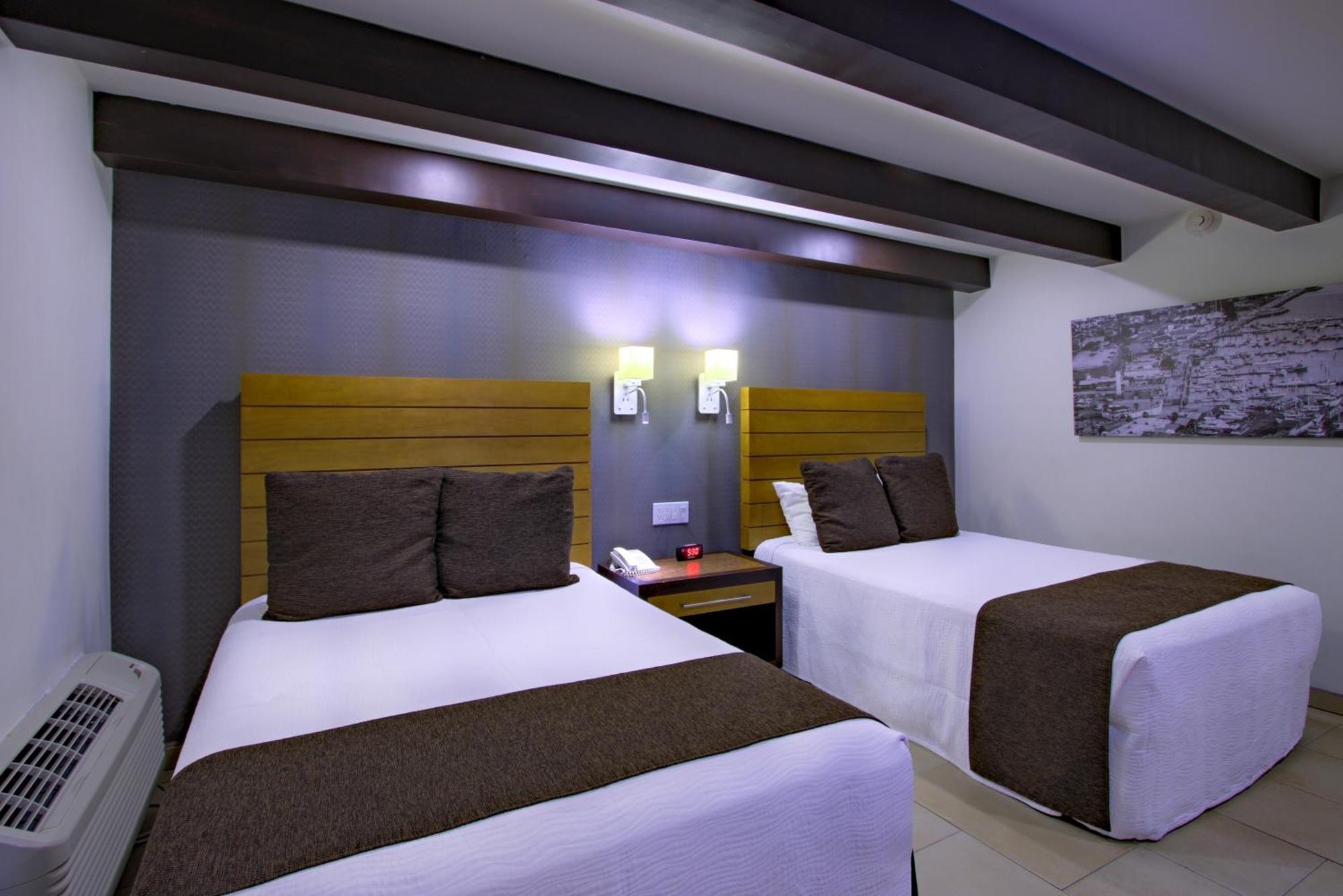 Hotel La Pinta 3*