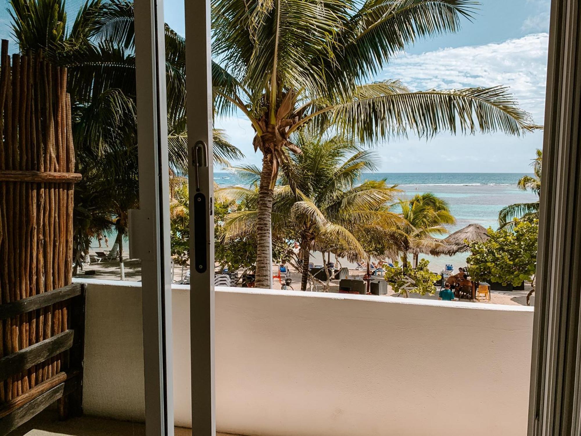 El Fuerte Beach Apartments