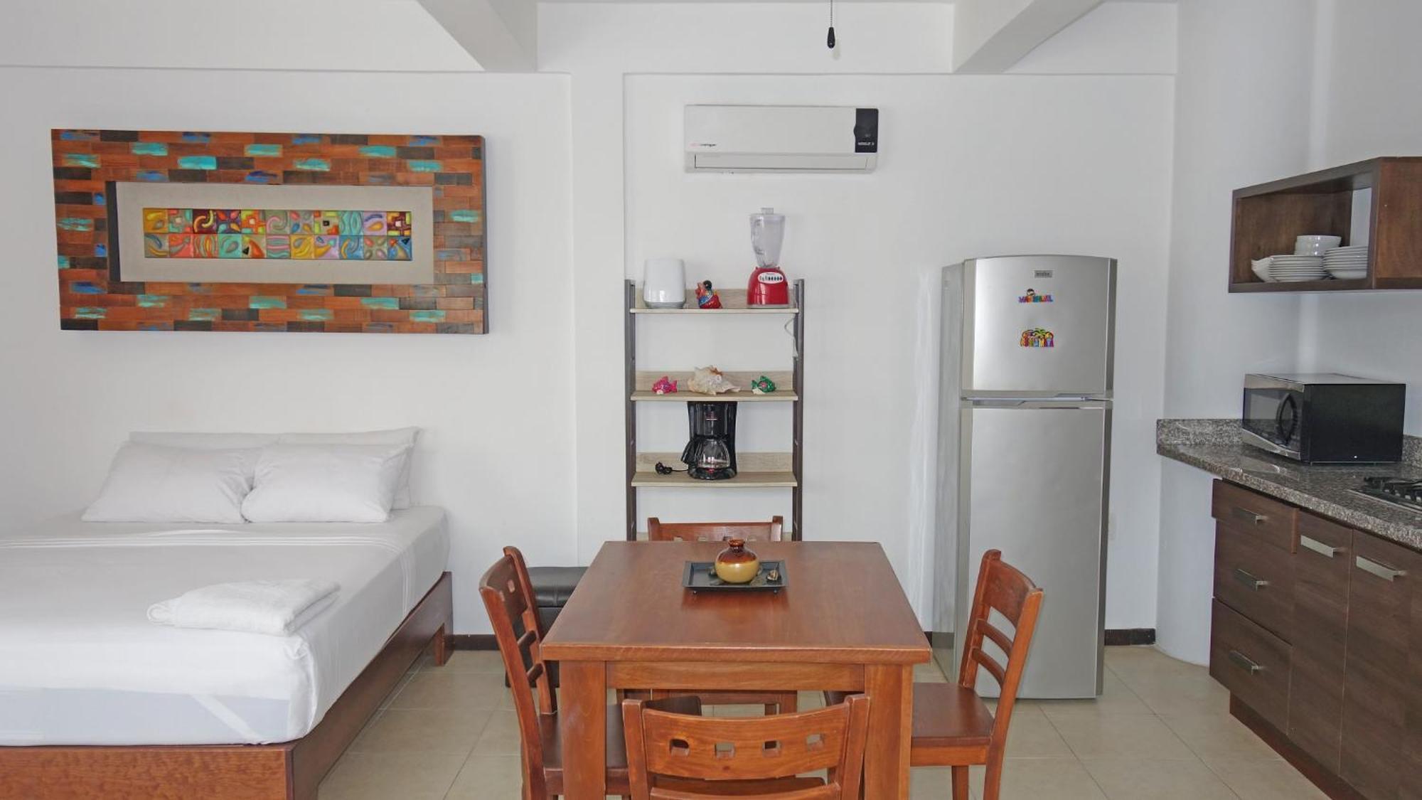 El Fuerte Beach Apartments Hotel