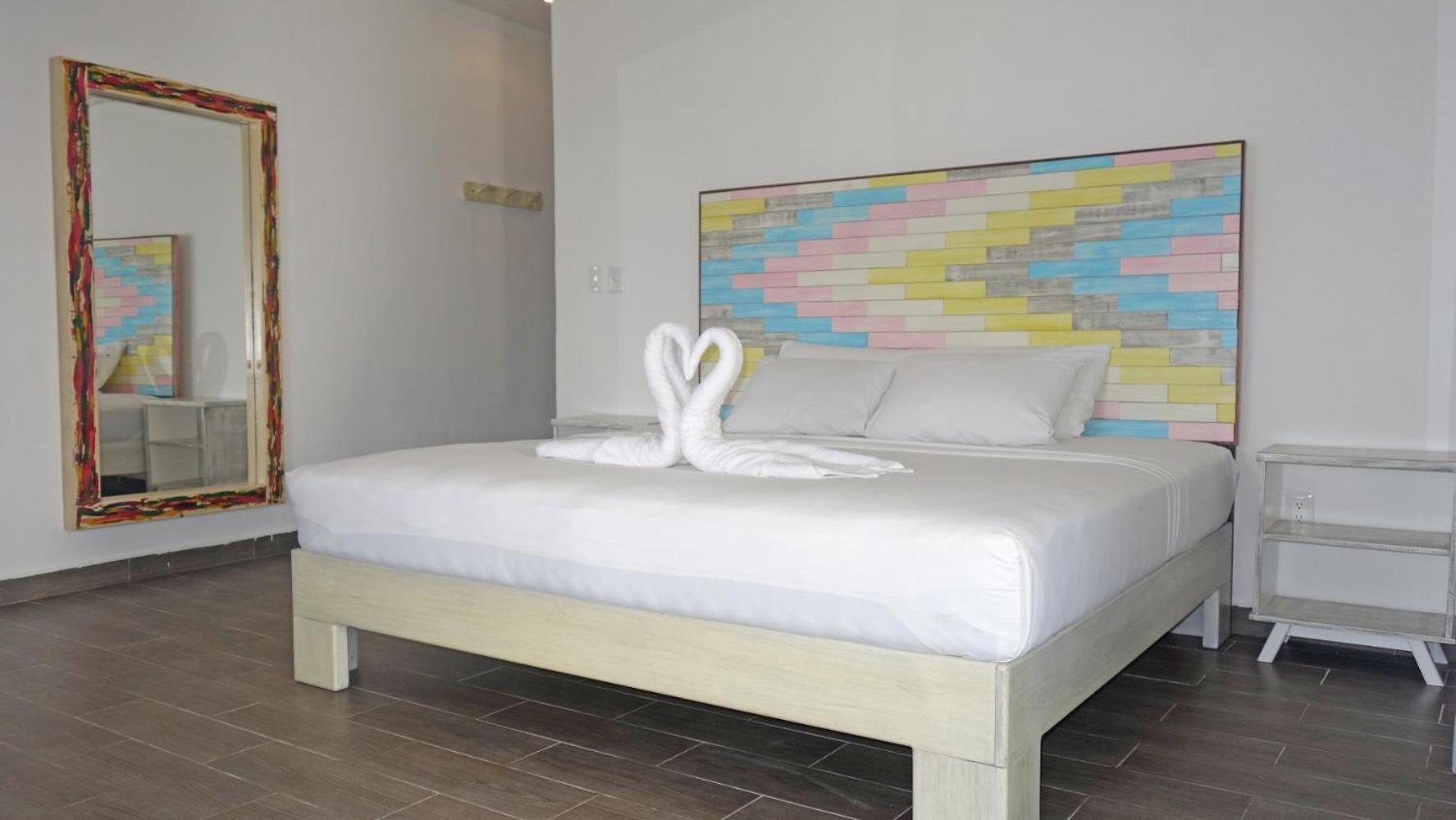 El Fuerte Beach Apartments