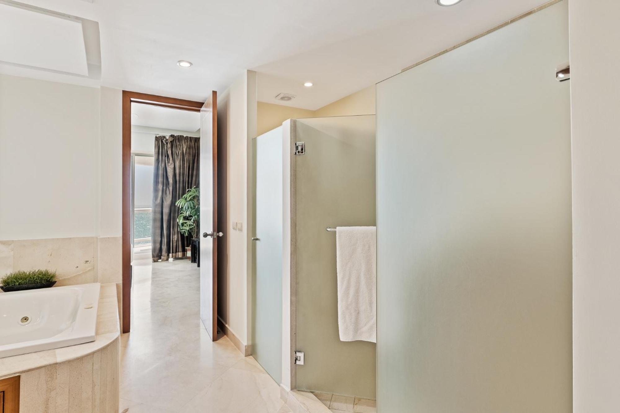 Apartment Luna Blanca Two Bedroom Unit By Kivoya *
